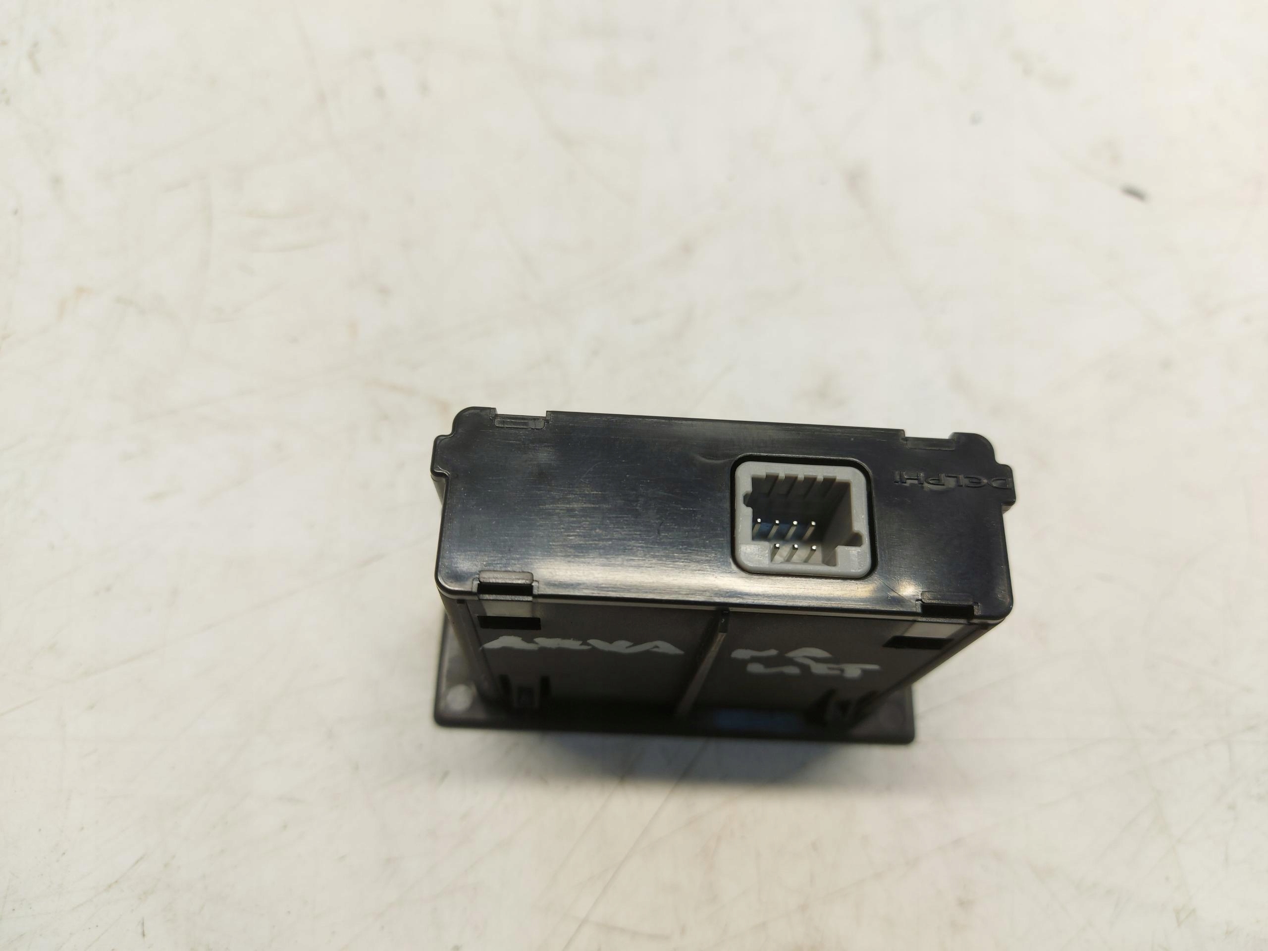 Renault Arkana, RS-Line adapter PORT connector USB 280230033R