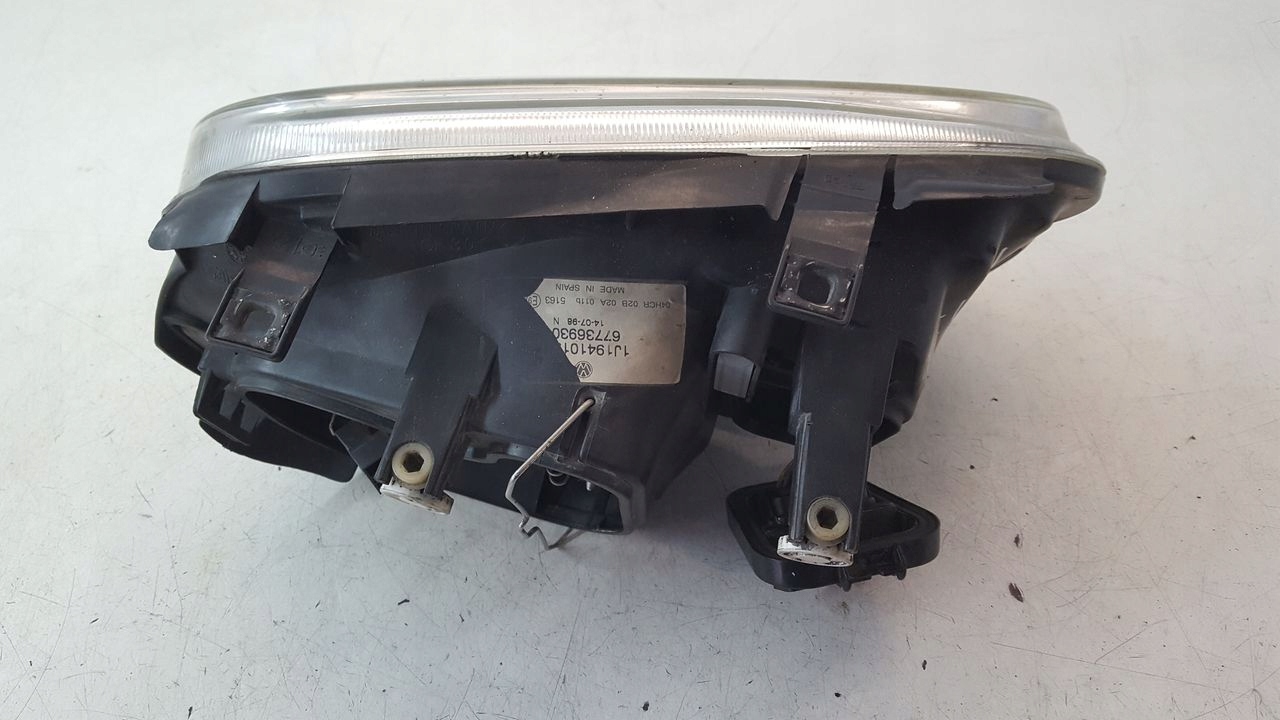 light front front left VW Golf IV