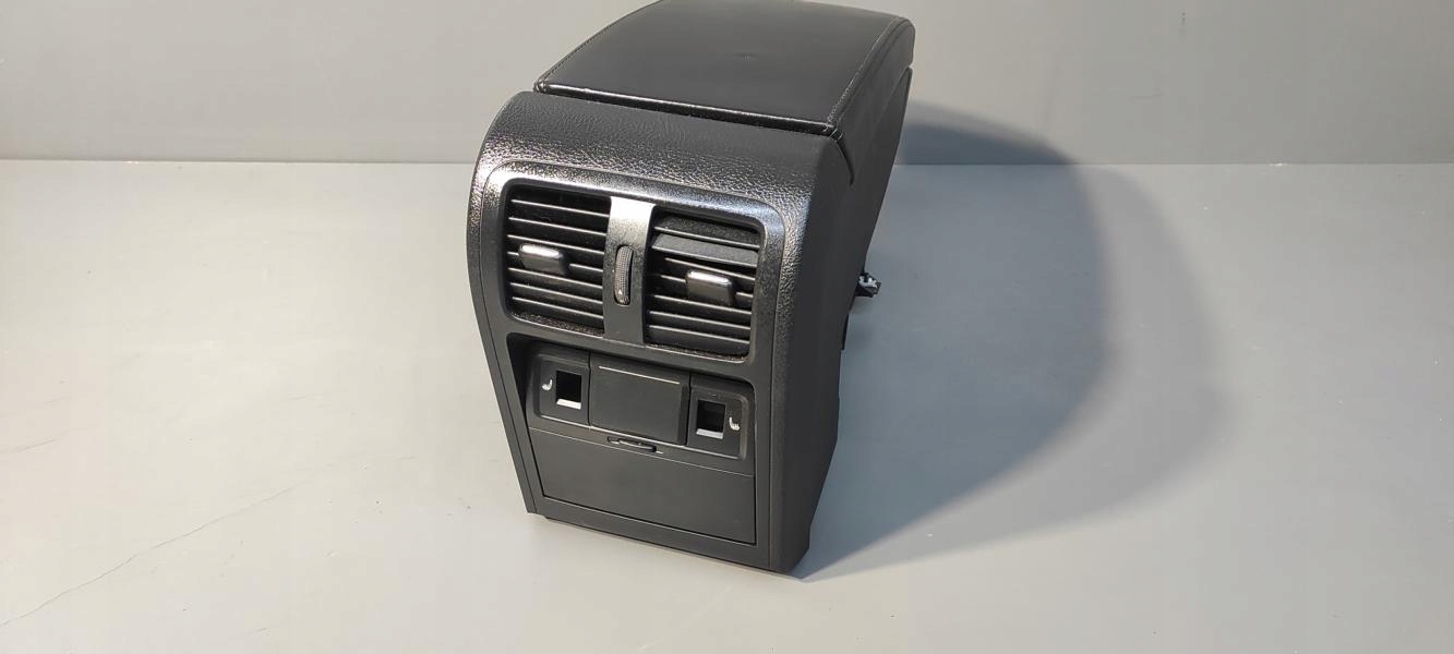 7621 - ПОДЛОКОТНИК VW PASSAT CC