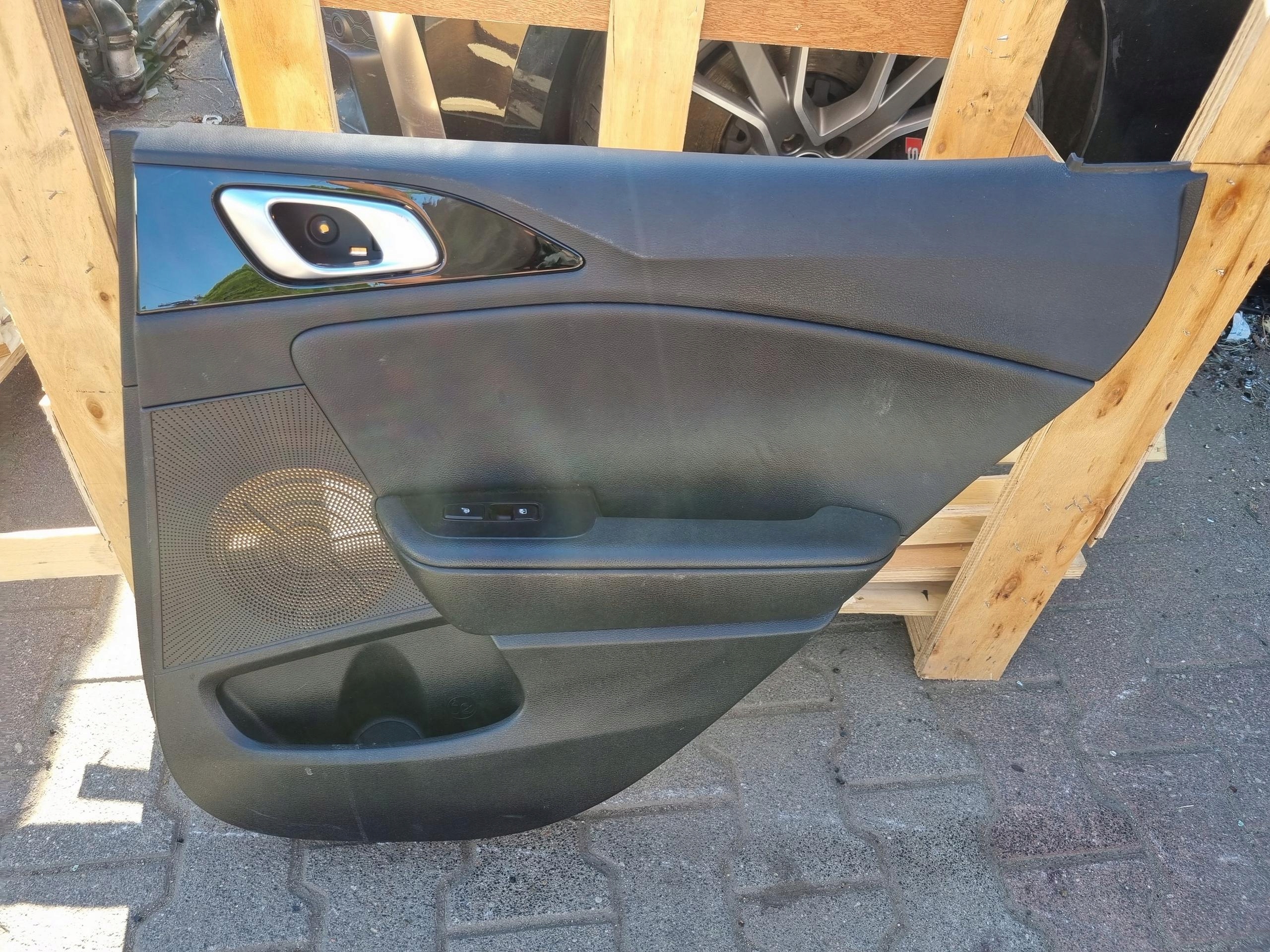 дверные карты задний правый kia XCEED 20R