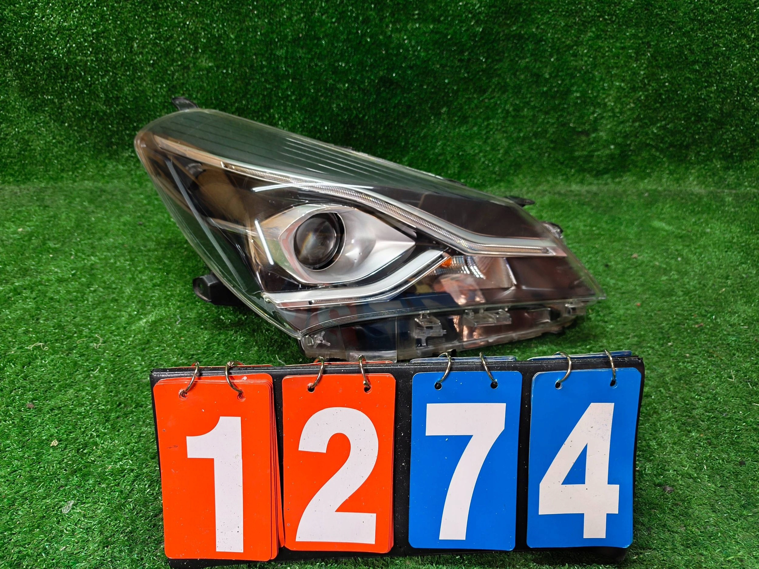 REFLEKTOR right front TOYOTA YARIS III 17- LIFT LED NR.1274