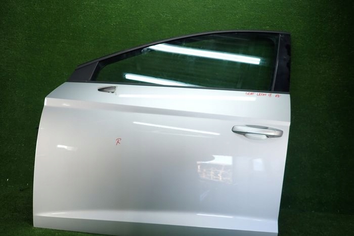 SEAT LEON III door left front front
