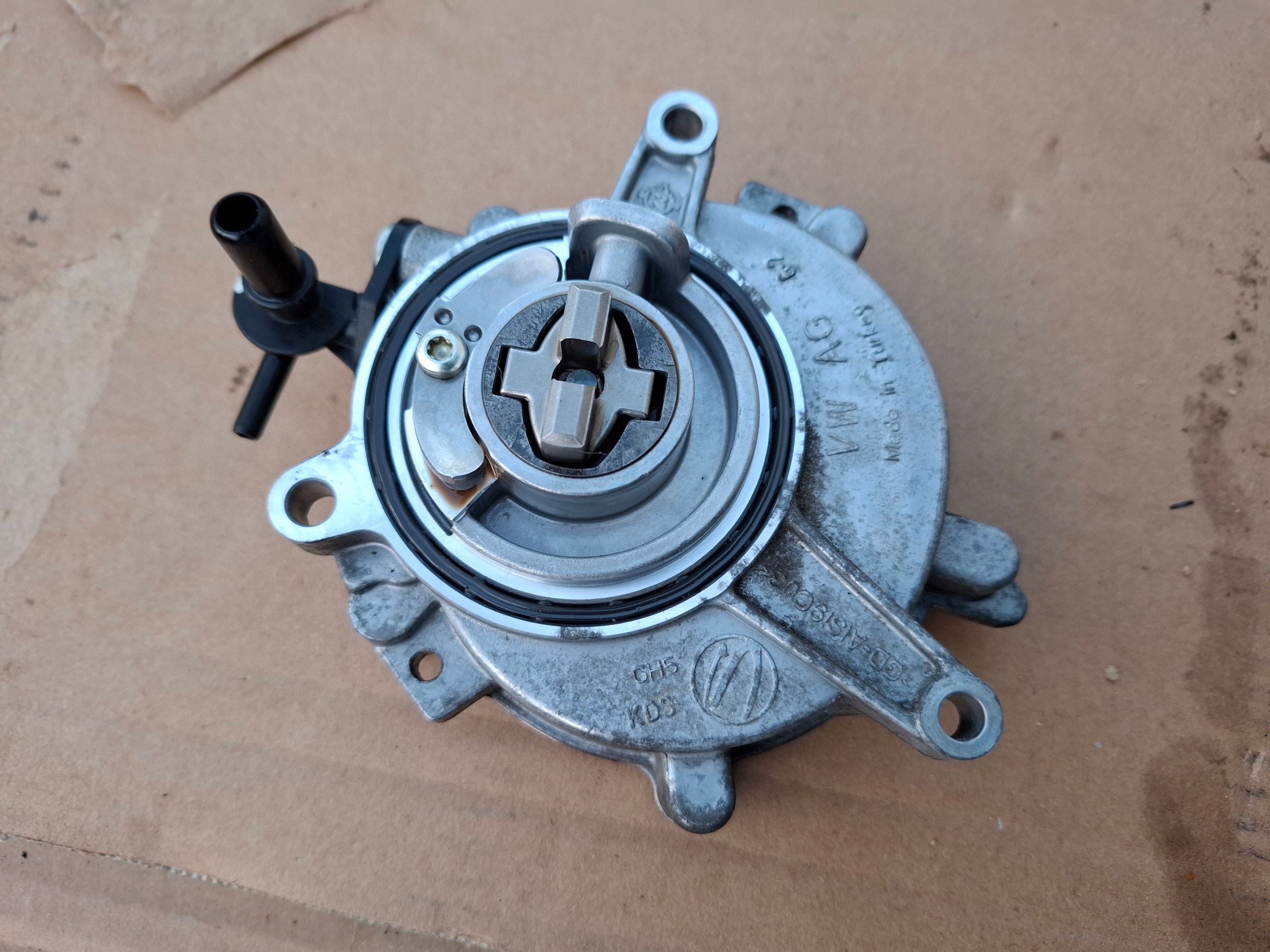 pump VACUM vacual AUDI RS6 C8 23R 4.0 TFSI DYG