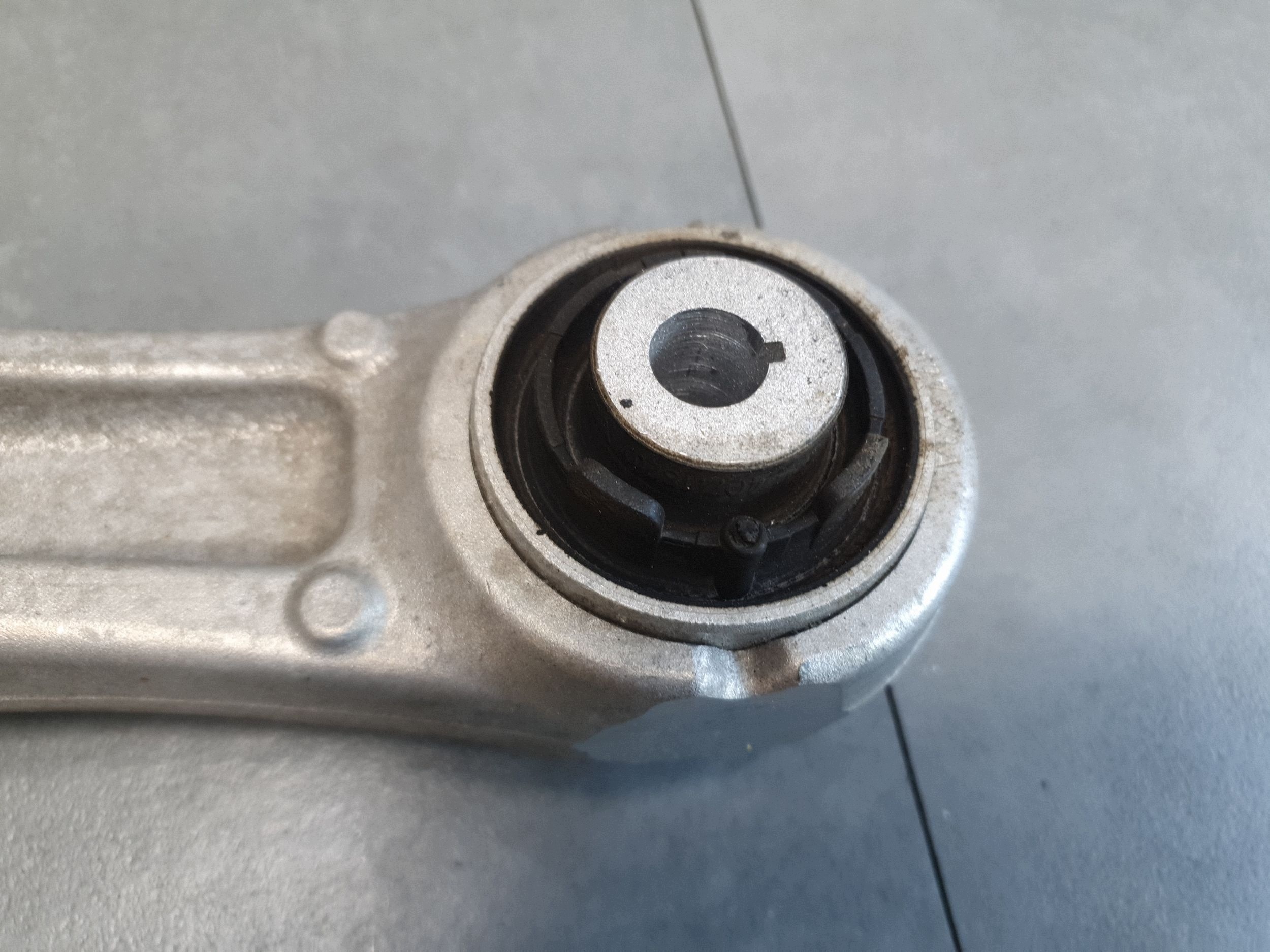 Audi SQ6 e-tron querlenker vorne links vorne 85E407151M