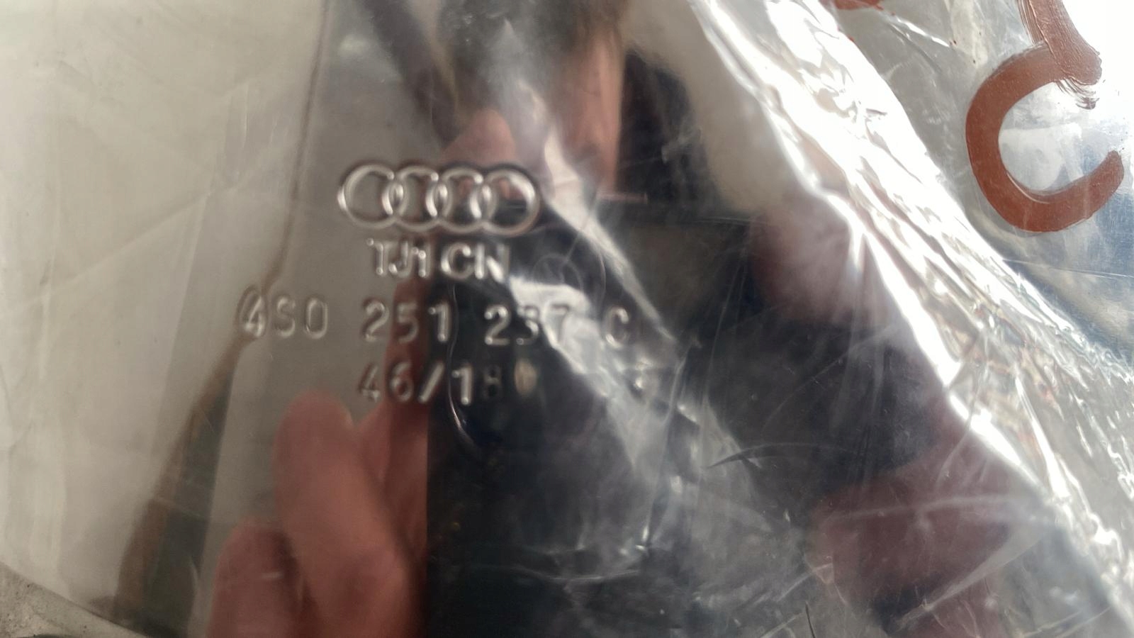 Audi R8 4S задний левый выхлоп