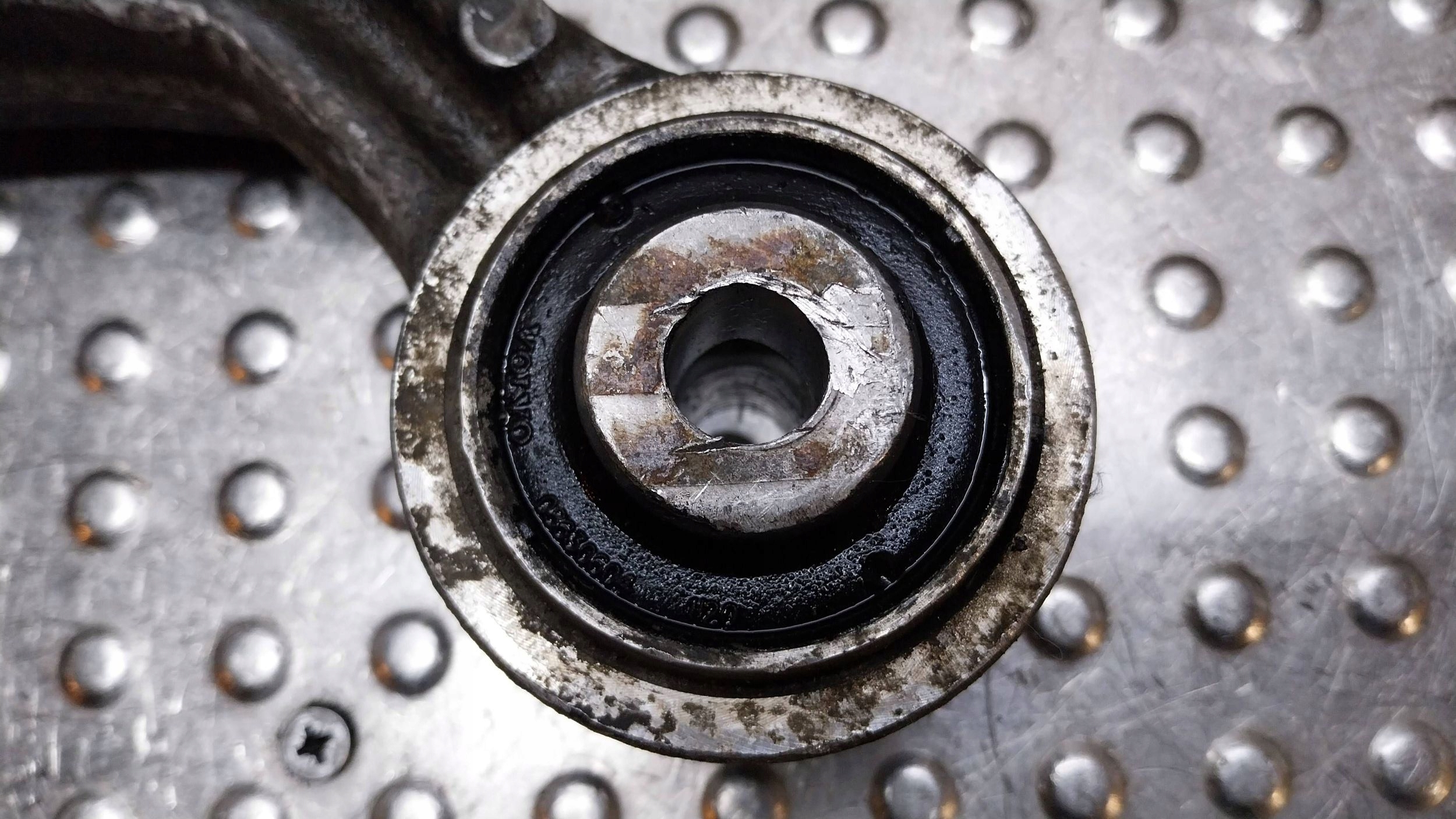 arm left front 9492119 VOLVO S60 and V70 II 2.4D