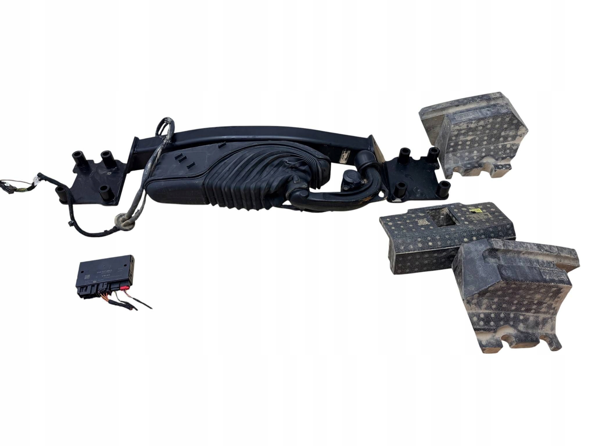 БУКСИРОВОЧНЫЙ КРЮК ЭЛ. Оригинал Вестфалия с модулем Ауди К7 4М 4М0803881К