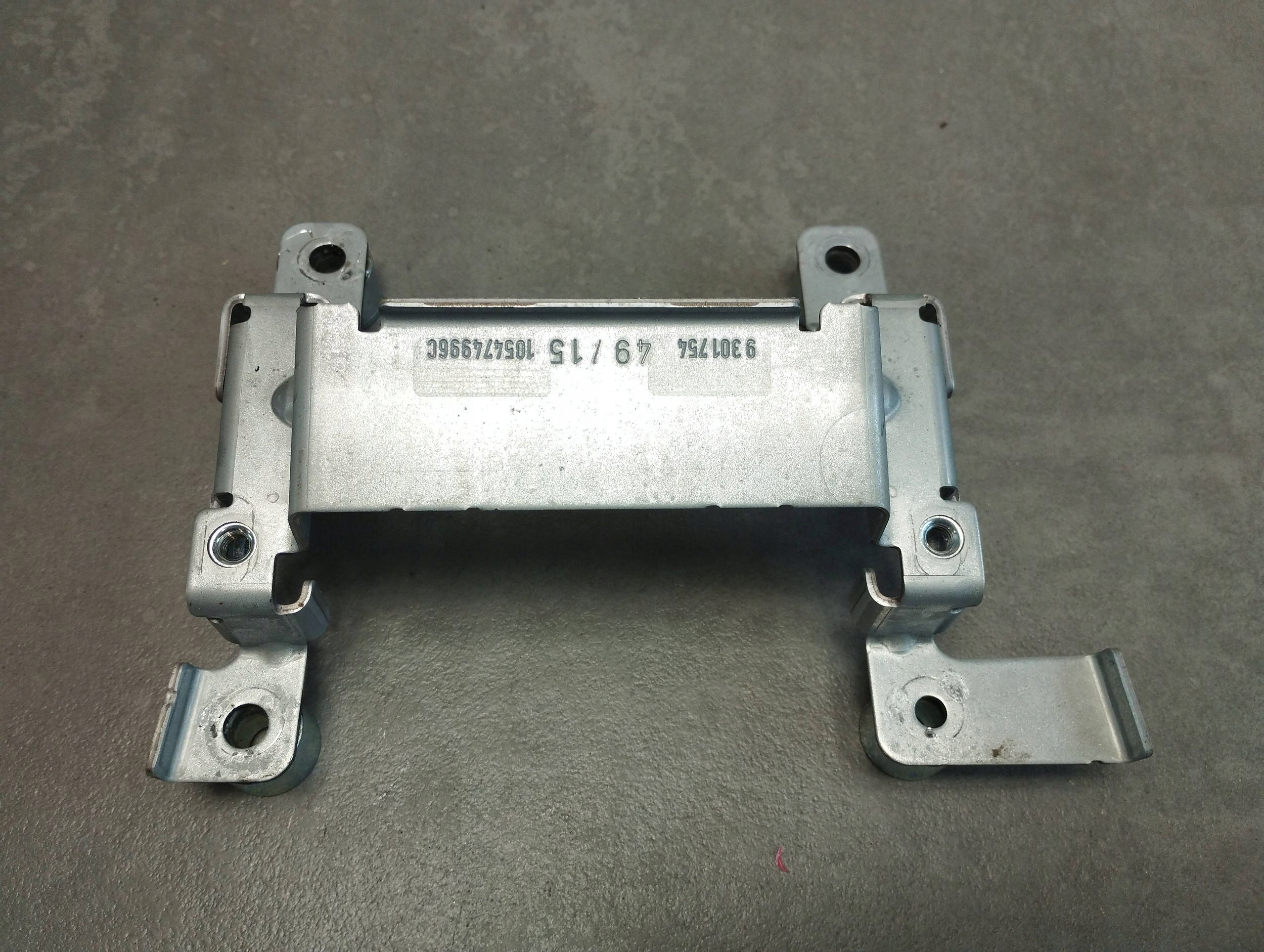 BMW 7 G11 bracket TUNELU 9301754