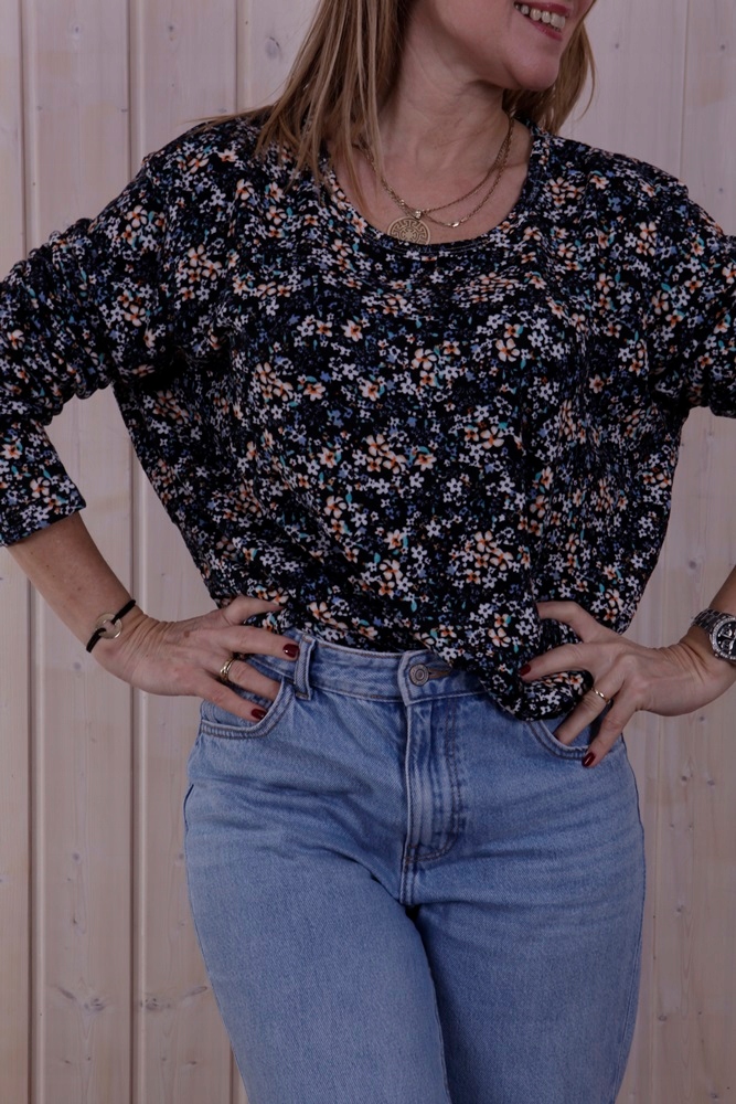 LEKKI SWETEREK BLUZKA DROBNE KWIATKI KWIATUSZKI KOLORY*8XL Fason prosty