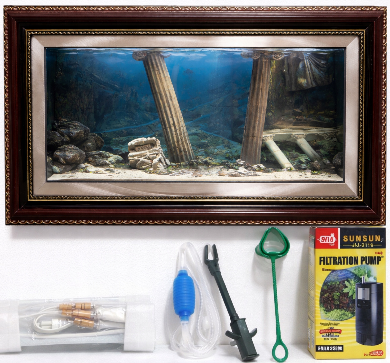 Levně Dekorativní akvárium v dřevěném rámu napodobujícím závěsný nástěnný obraz