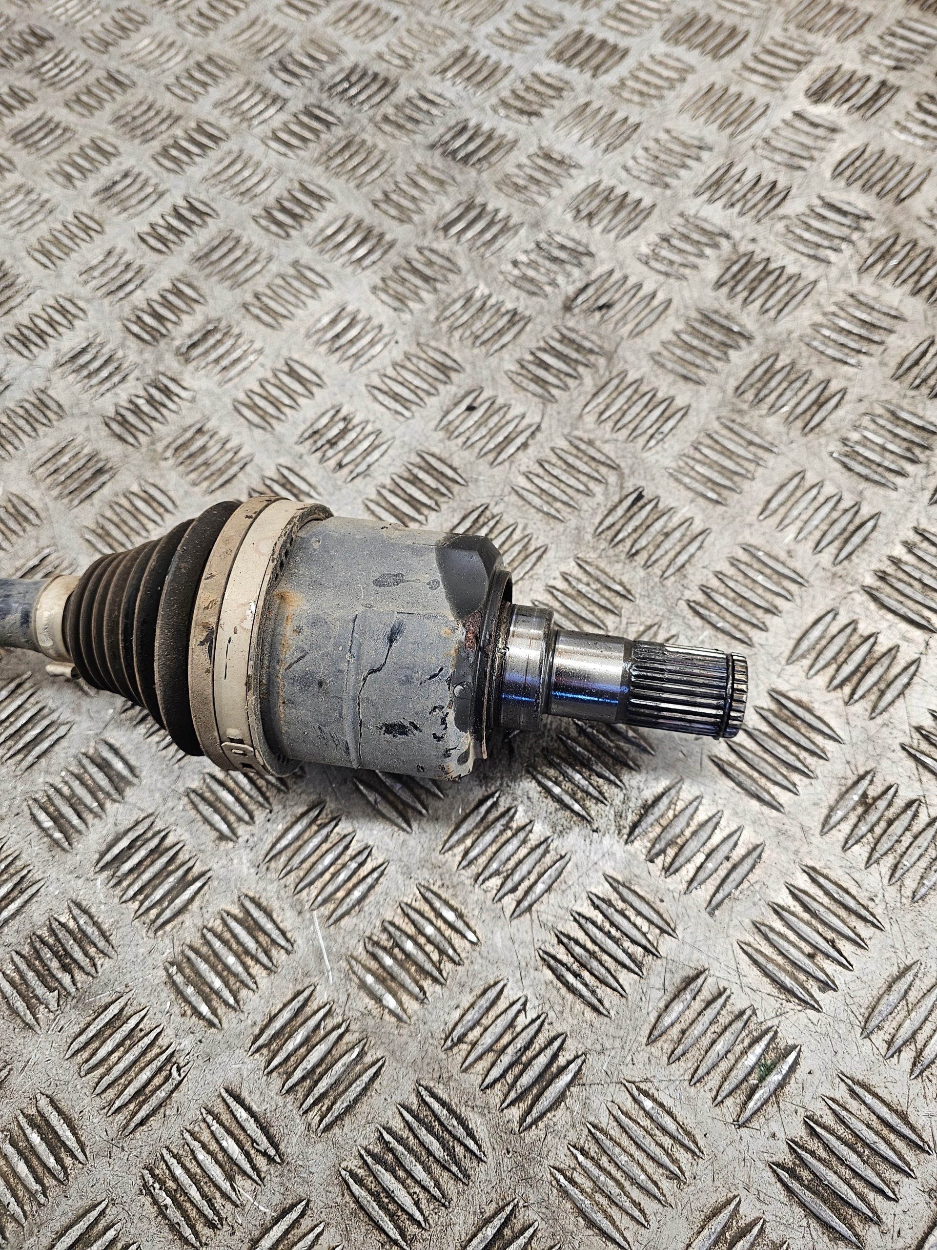 KIA SPORTAGE III HYUNDAI IX35 front left semi-axis 2Y930L