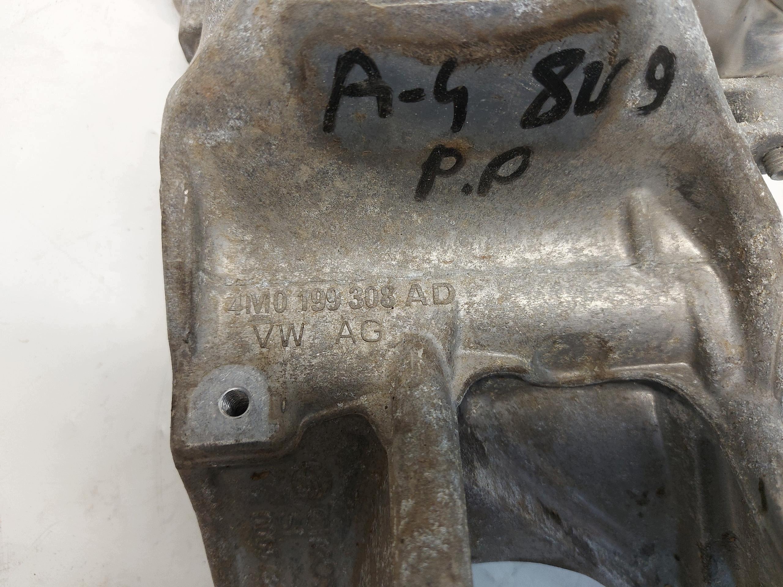 Audi A4 B9 8W LIFT Kombi 8W9 holder engine mount 4M0199308