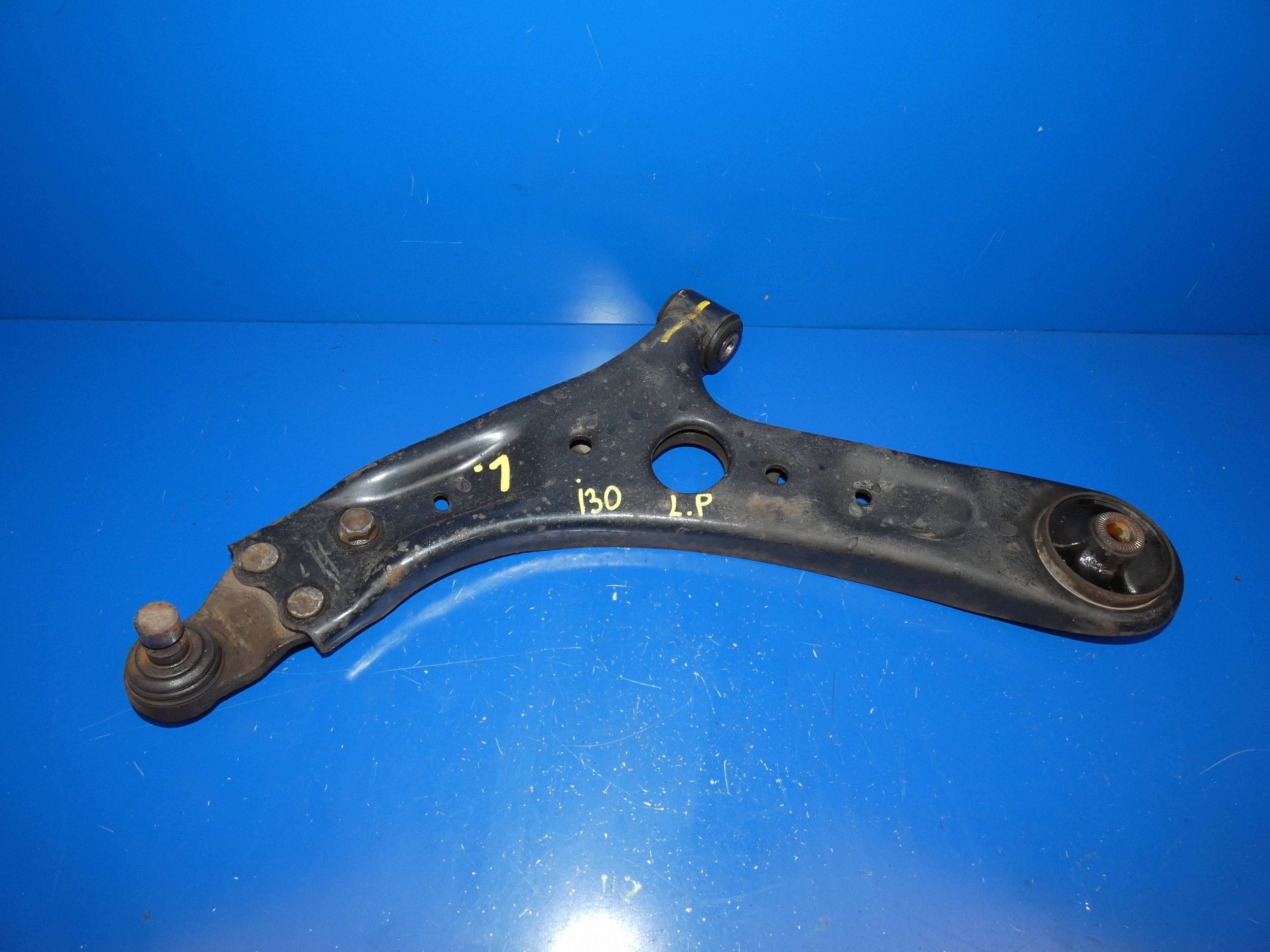 arm front lower front side left Hyundai i30