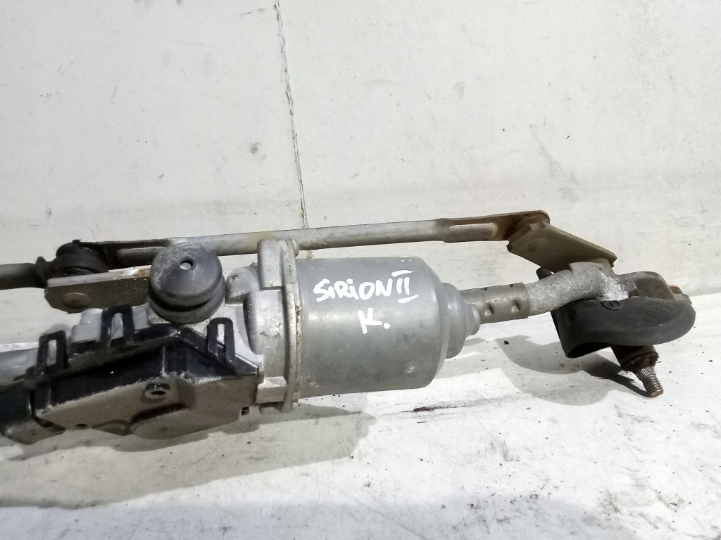 Daihatsu Sirion II 2 wiper mechanism front