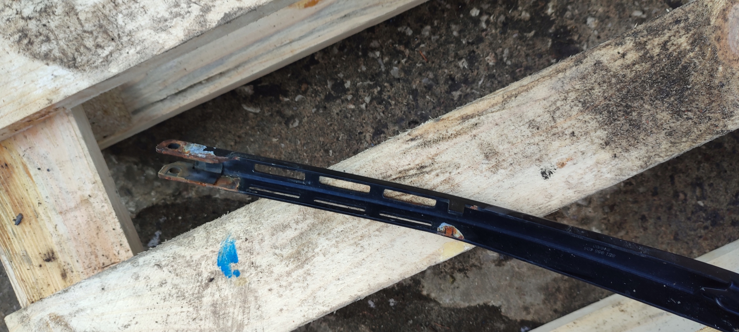 wiper arm left Audi A4 B6 8E1955405