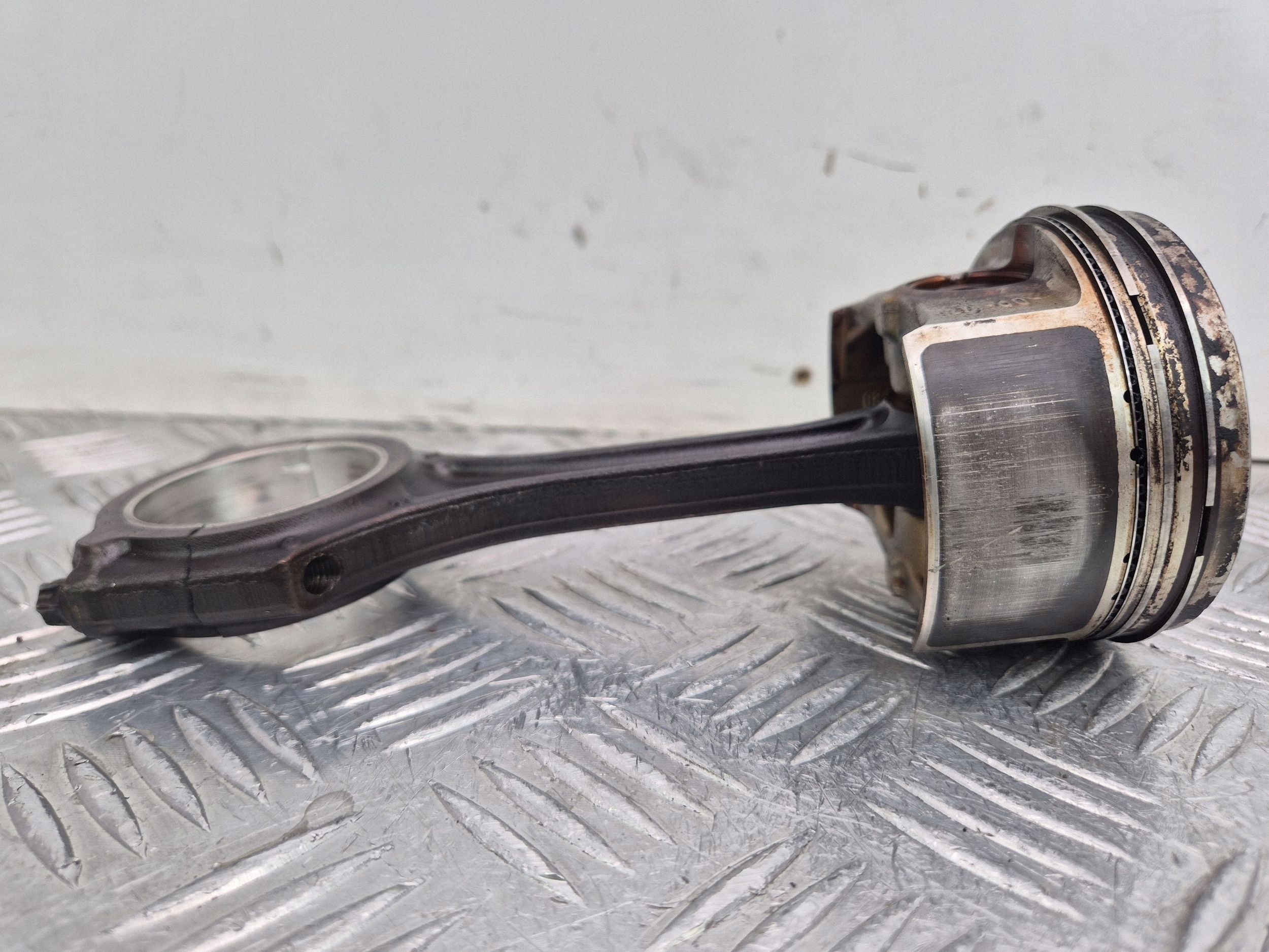 Piston avec bielle Mercedes M271.820 C180 CGI W204 0821RA