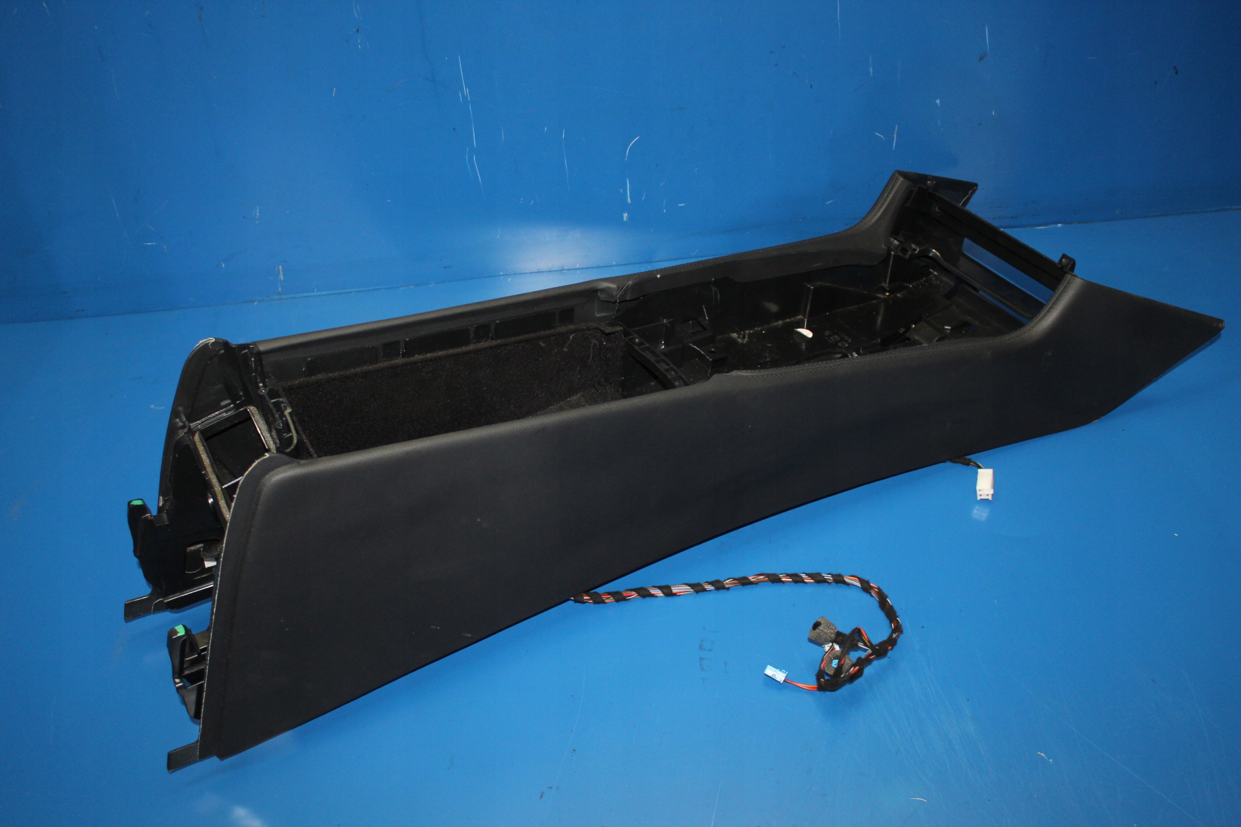 MERCEDES CLS W218 TUNEL CONSOLE PODLOKIETNIKA