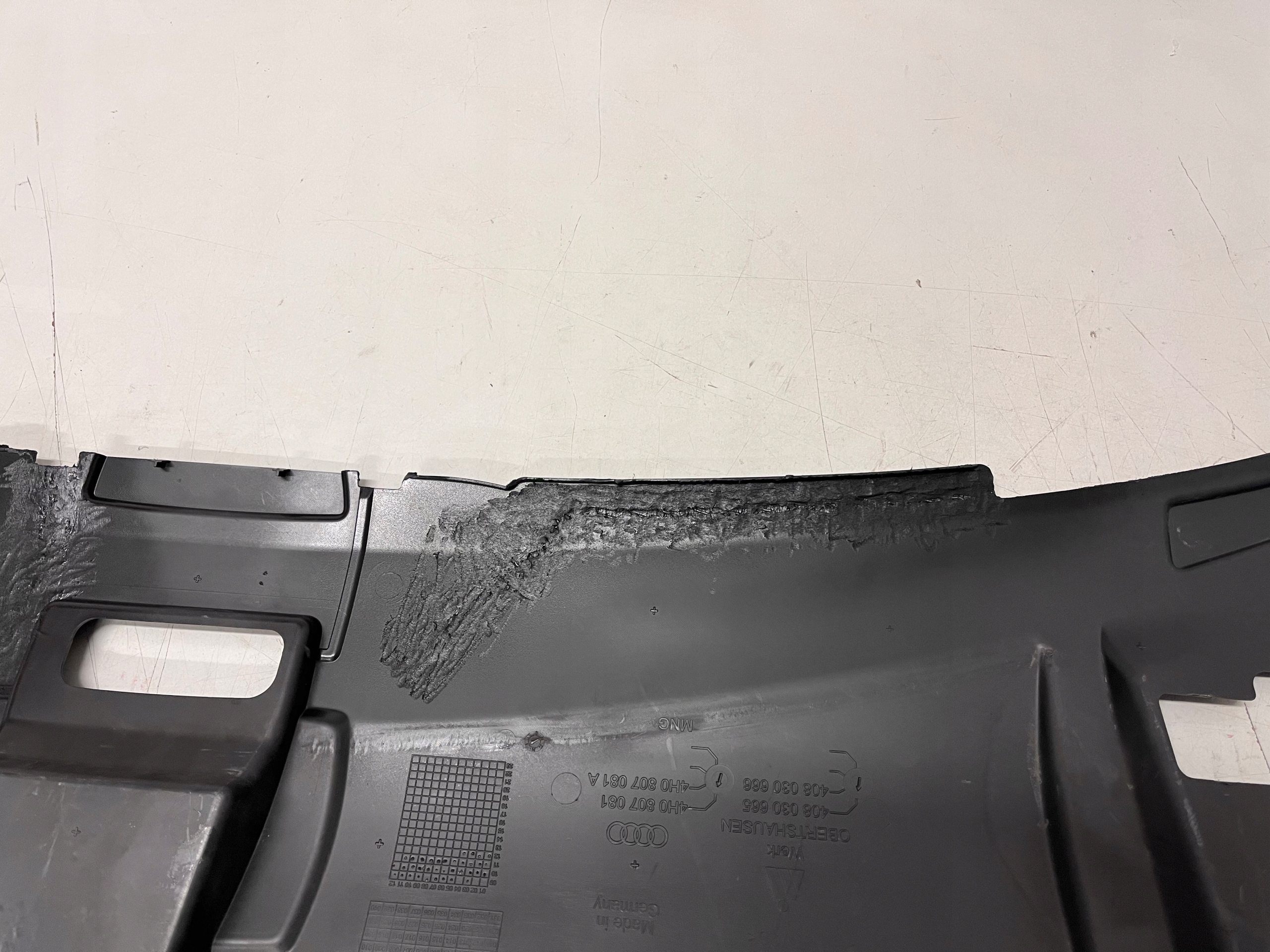 Audi OE 4H0807081 защита ремня переднего