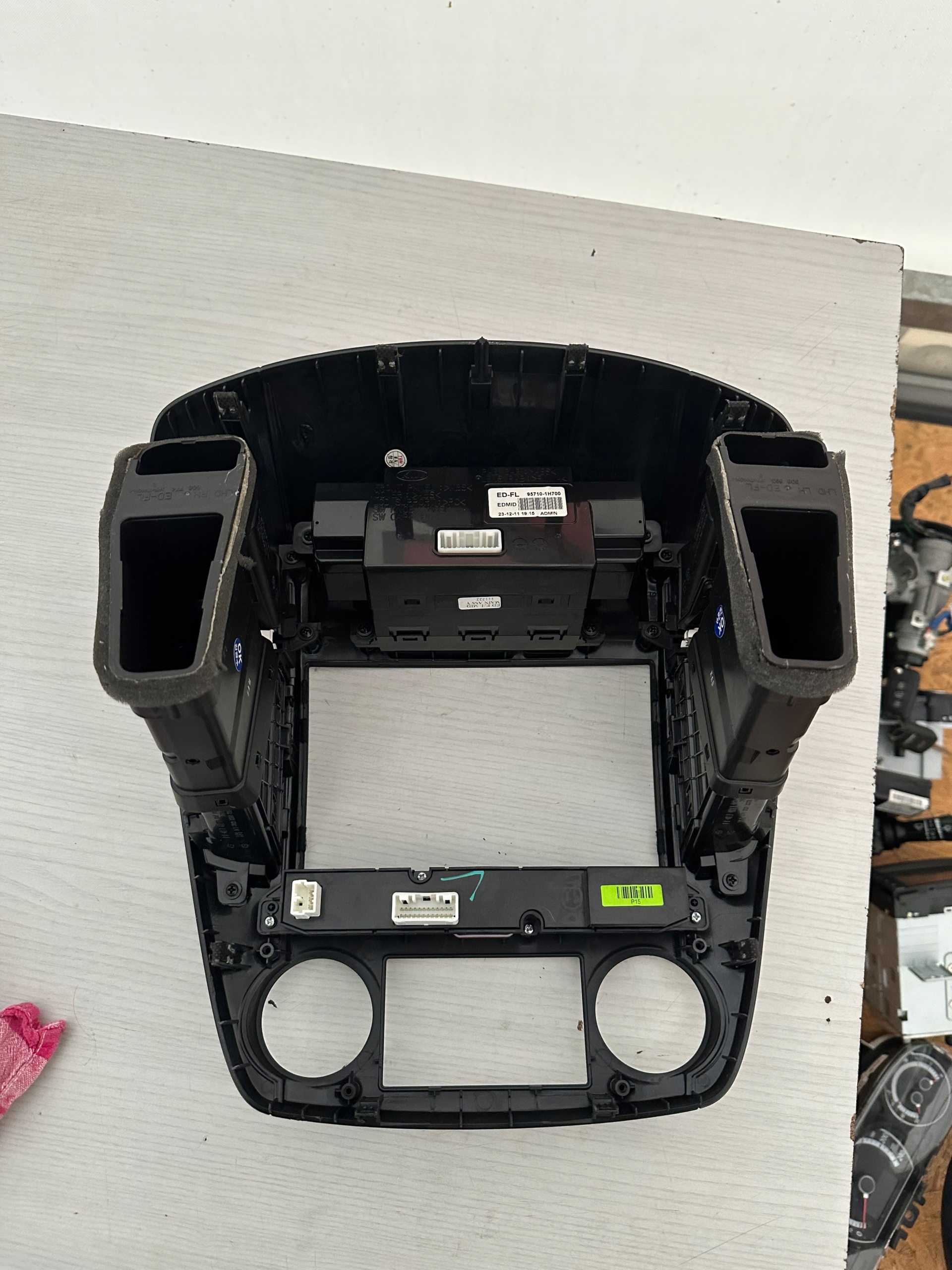KIA CEED PANEL RÁM 95710-1H700 RADIA EU
