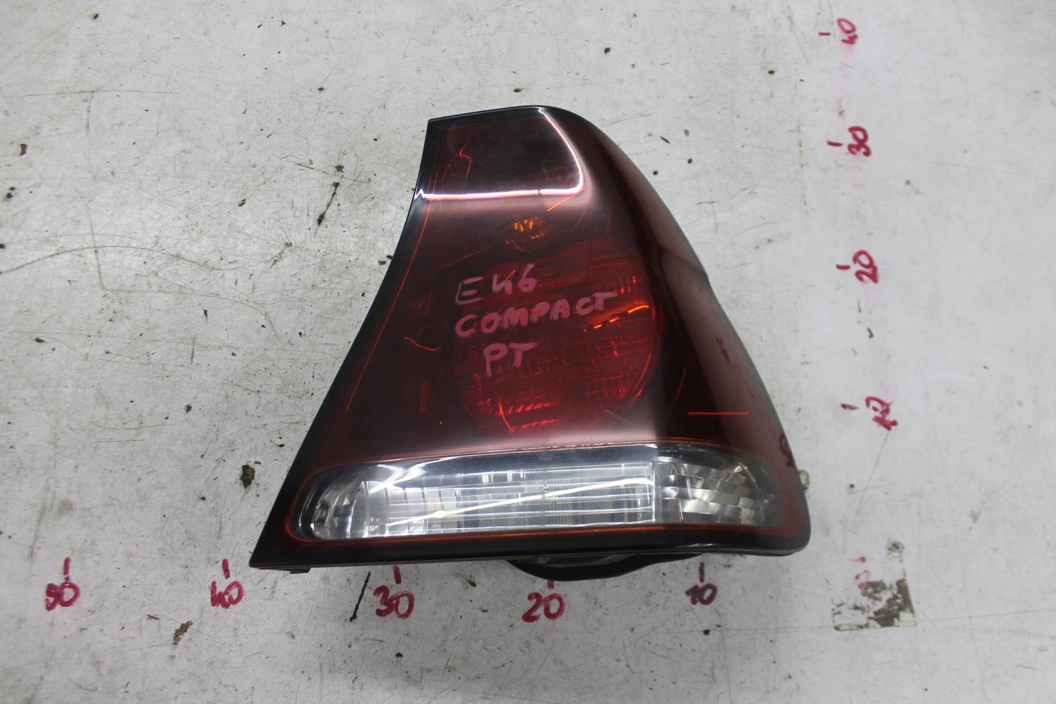 light right rear part 6934162 BMW E46 COMPACT 00-04