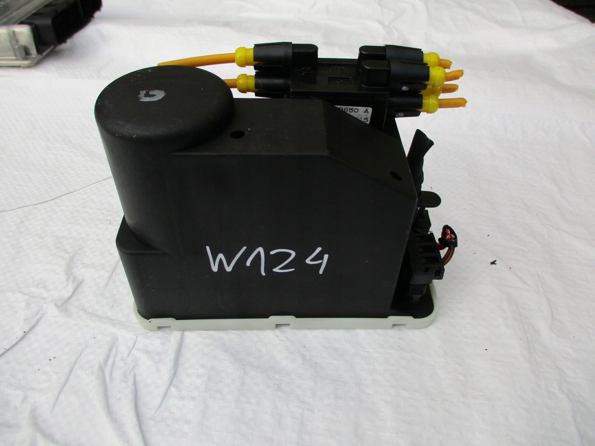 MERCEDES W124 POMPKA CENTRALNEGO ZAMKA 1248001148