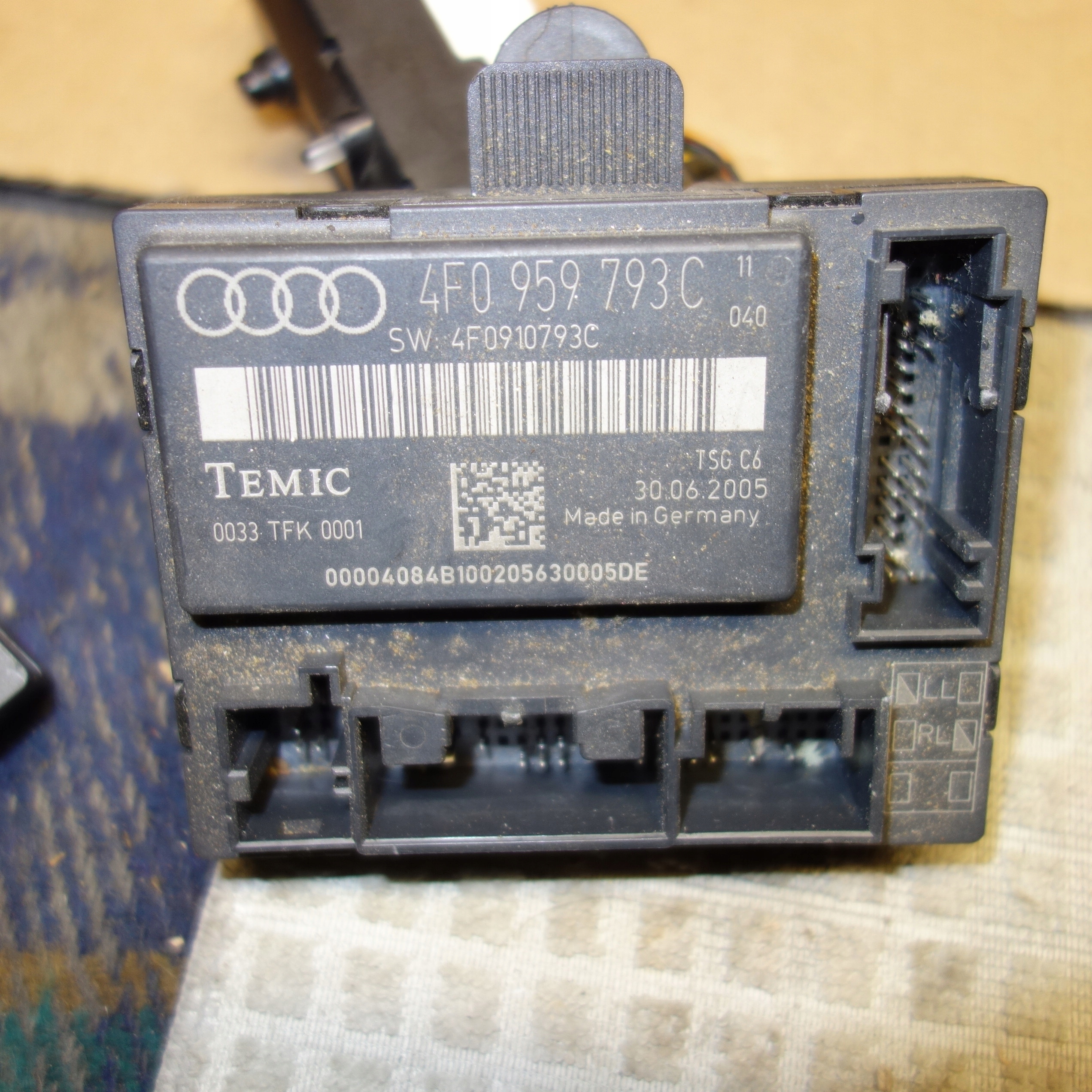 MODUŁ STEROWNIK DRZWI PRAWY PRZÓD 4F0959793C AUDI