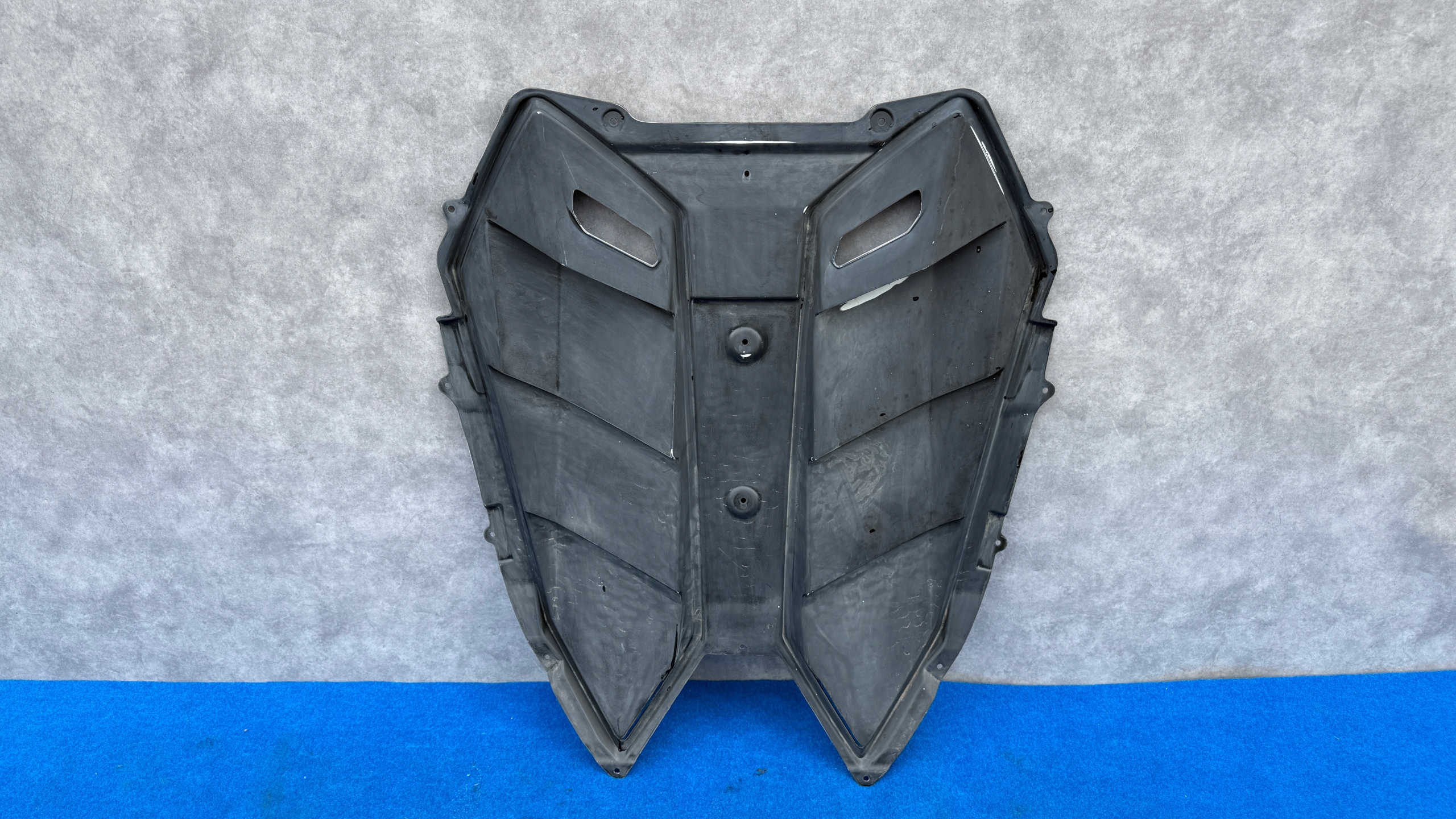 LAMBORGHINI AVENTADOR upper motor cover rear part AVE11+ DOM/L2