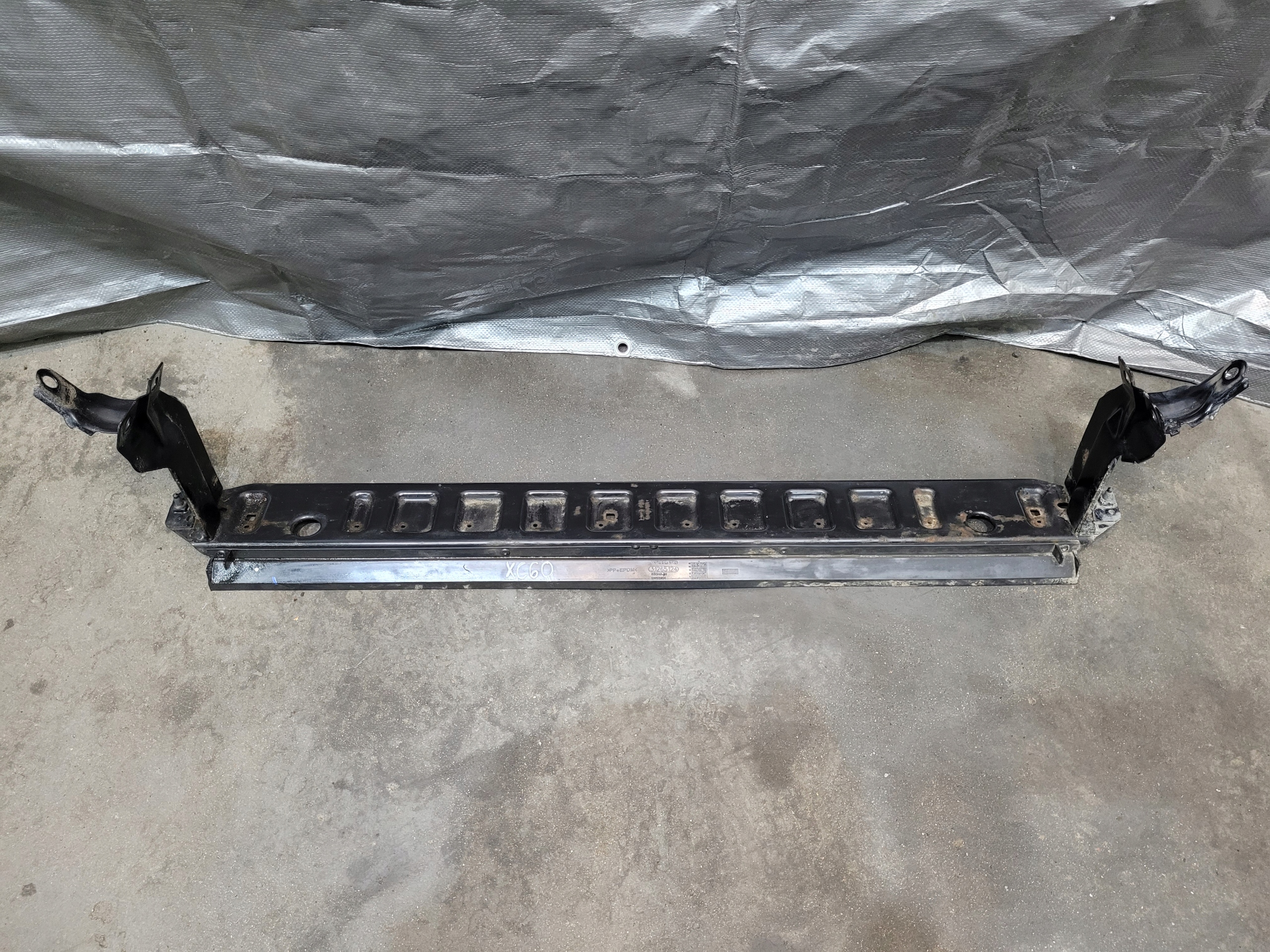 pillar below radiator sider lower VOLVO XC60 and