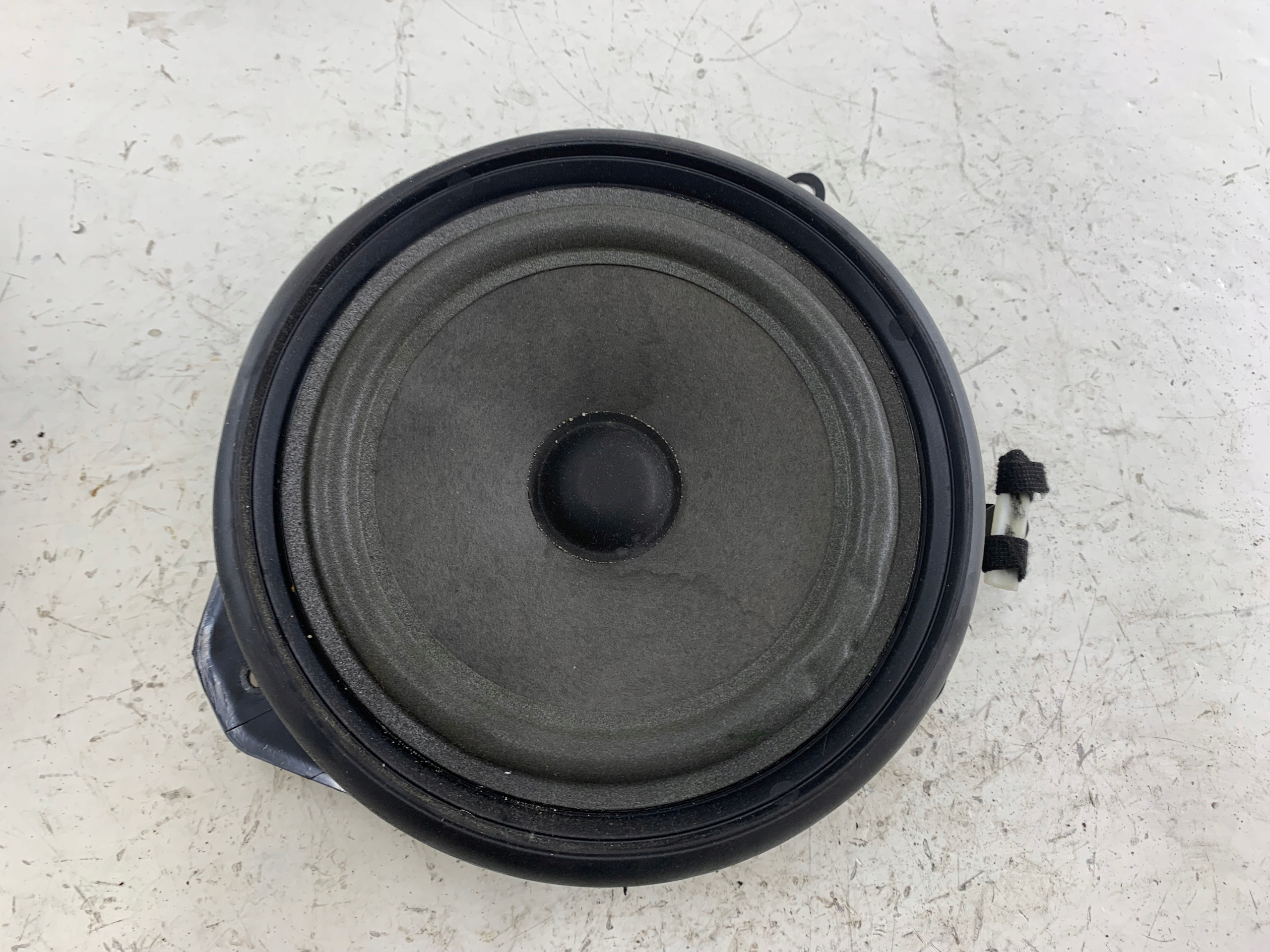 AUDI A4 B7 speaker door left rear part 8E0035411