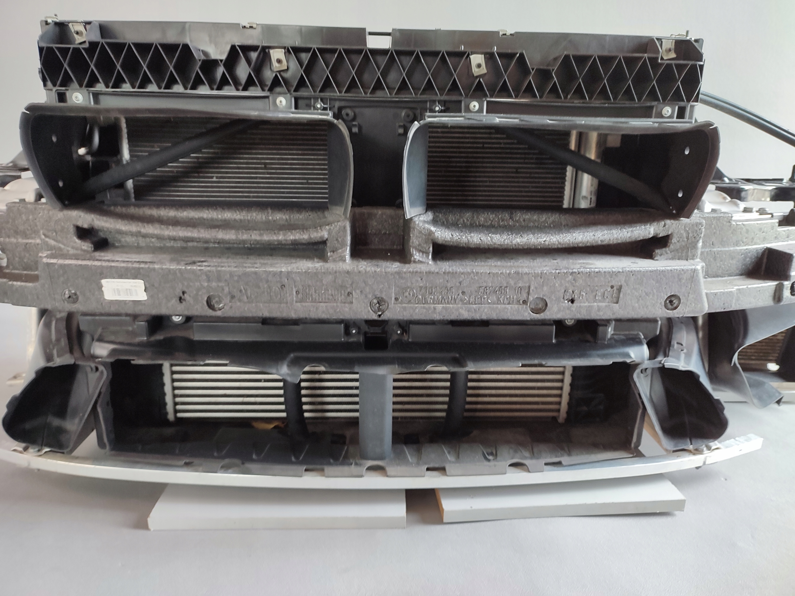 BMW 2 F46 PAS PRZEDNI CHŁODNICE WENTYLATOR 2.0 BENZYNA 192KM Producent części BMW OE