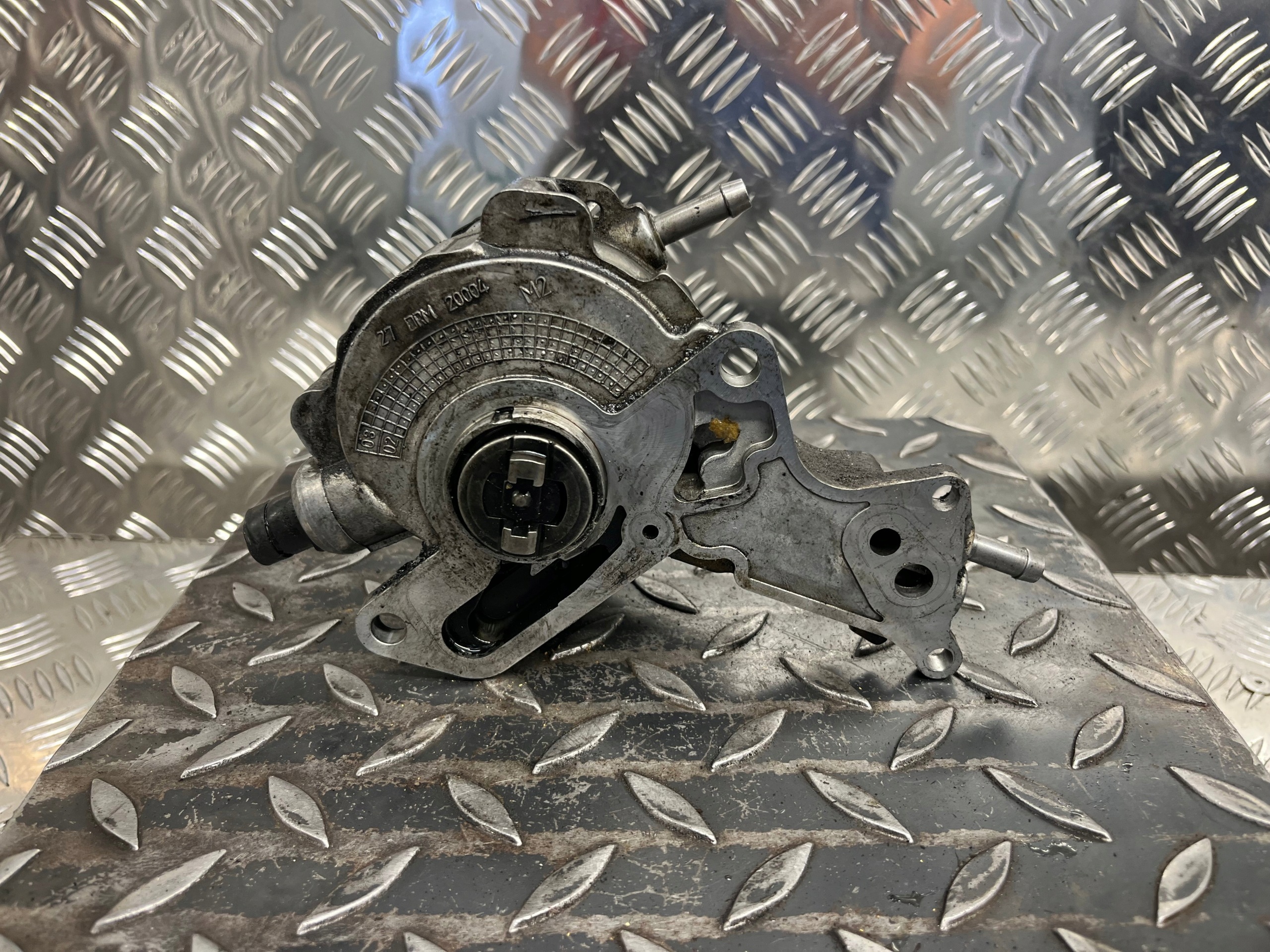 pumpa VACUM VAKUM goriva AUDI A4 B6 038145209E