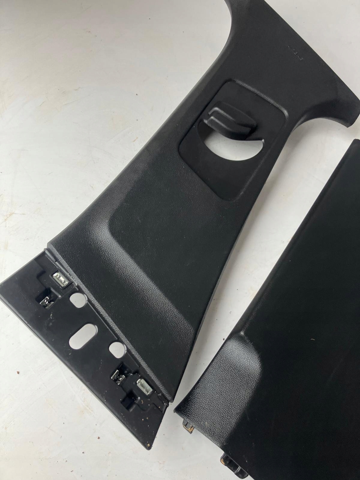 cover SLUPKA SRODKOWEGO left GORA DOL MEGANE V E-TECH