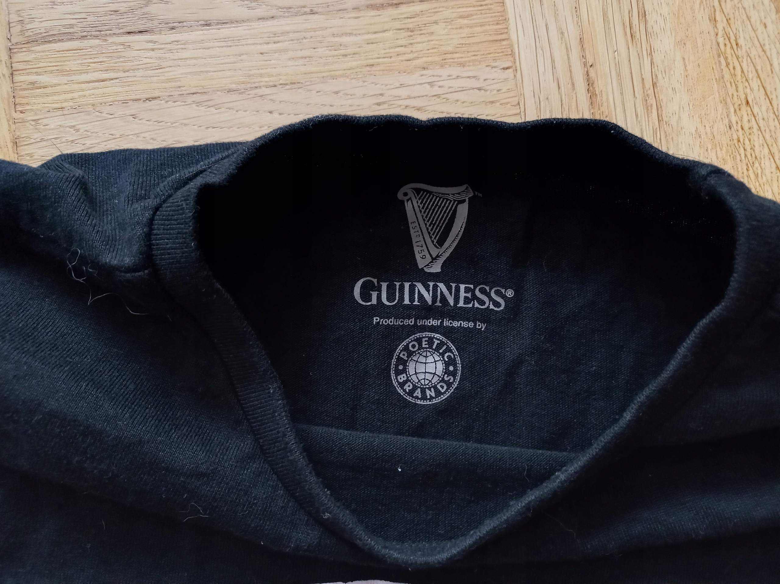 GUINNESS oficjalna koszulka L Model P0090