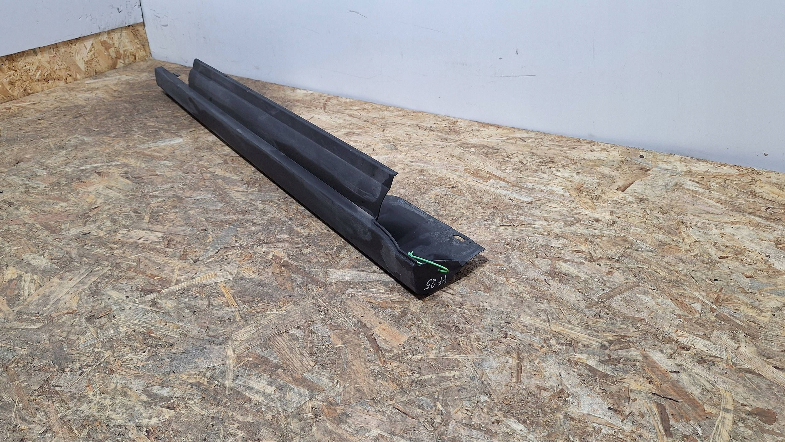 cap threshold moulding threshold right FORD C-MAX MK2 10- AM51-R10258-A