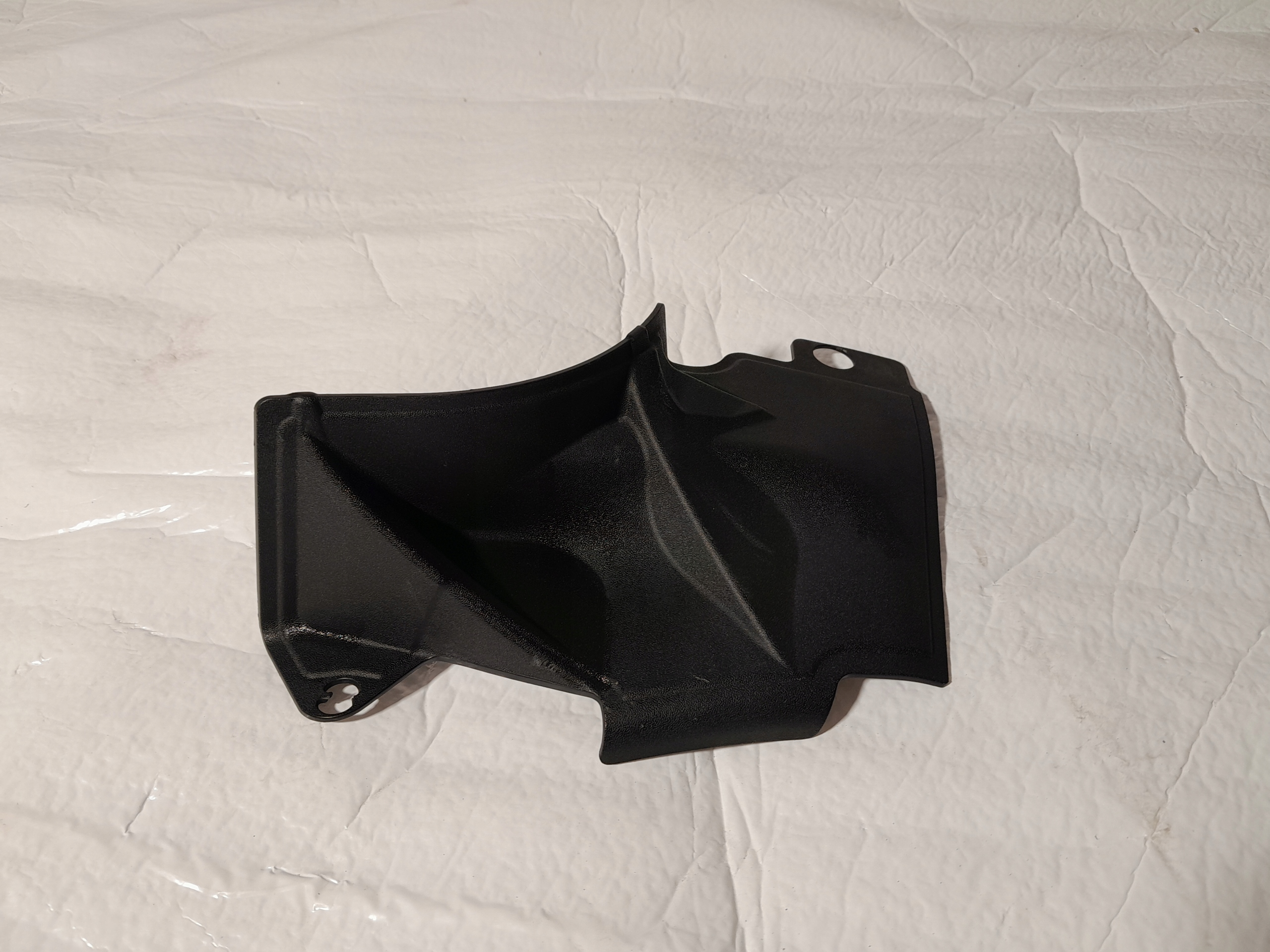 AUDI A4 B9 kryt KIELICHA levá 8W0806583C