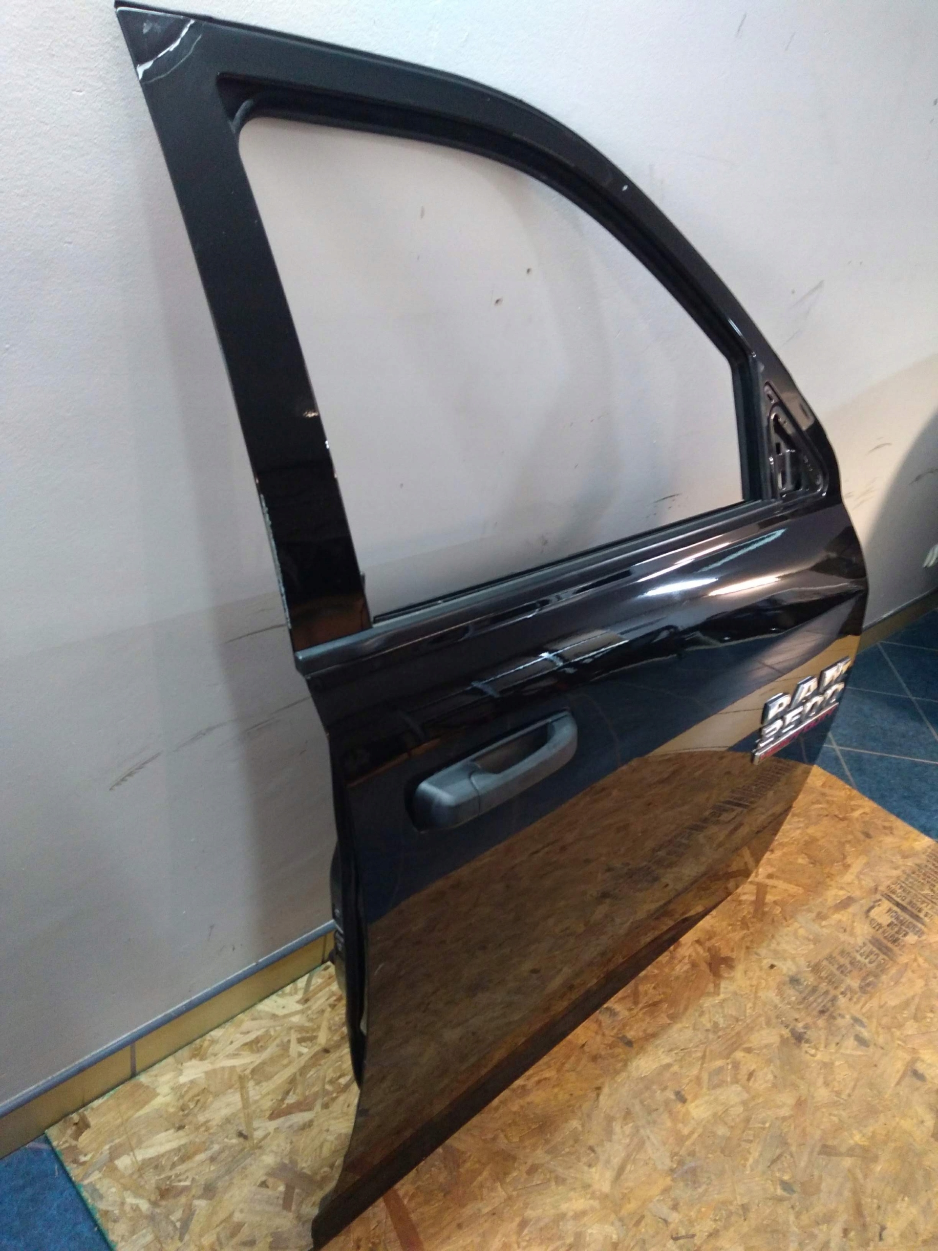 Dodge Ram 09-18, 3500 IV door right front