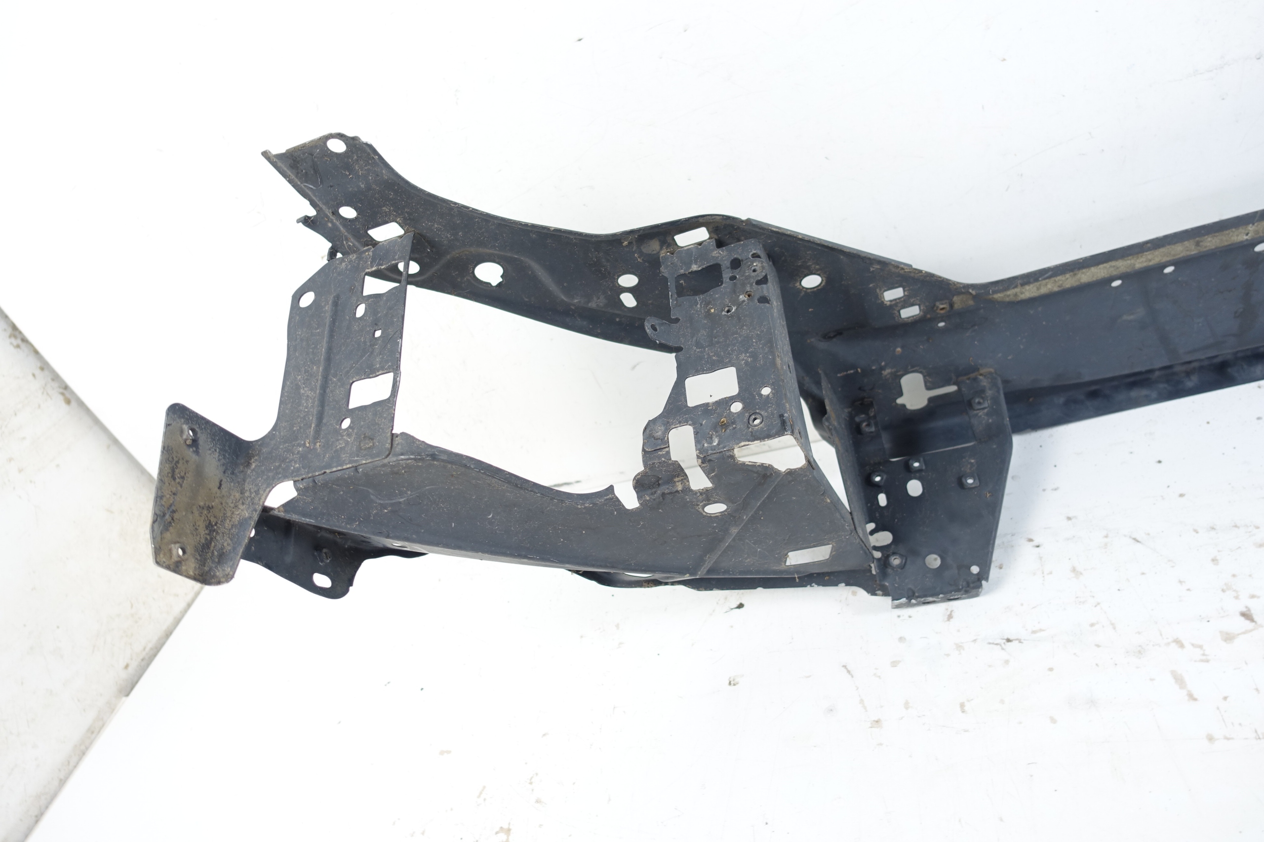 VOLVO V70 III V80 II 2007- pillar iron support panel for radiators