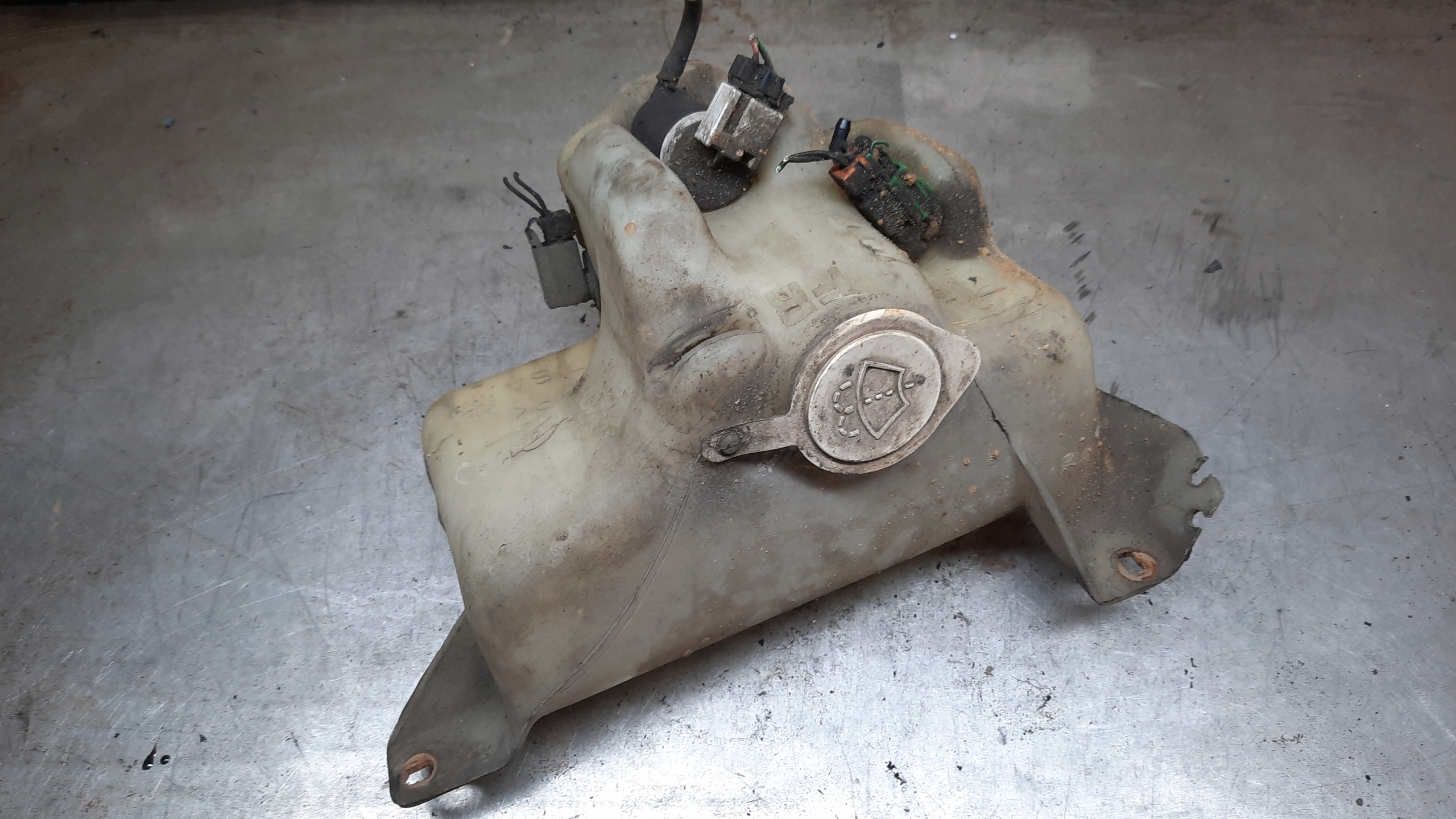 БАЧОК ОМЫВАТЕЛЯ ДЛЯ NISSAN TERRANO