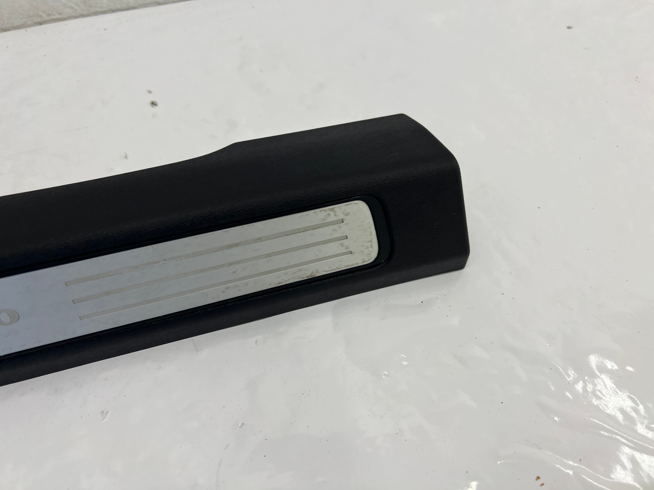moulding cap of the threshold front front left VOLVO V60 II S60 31468384