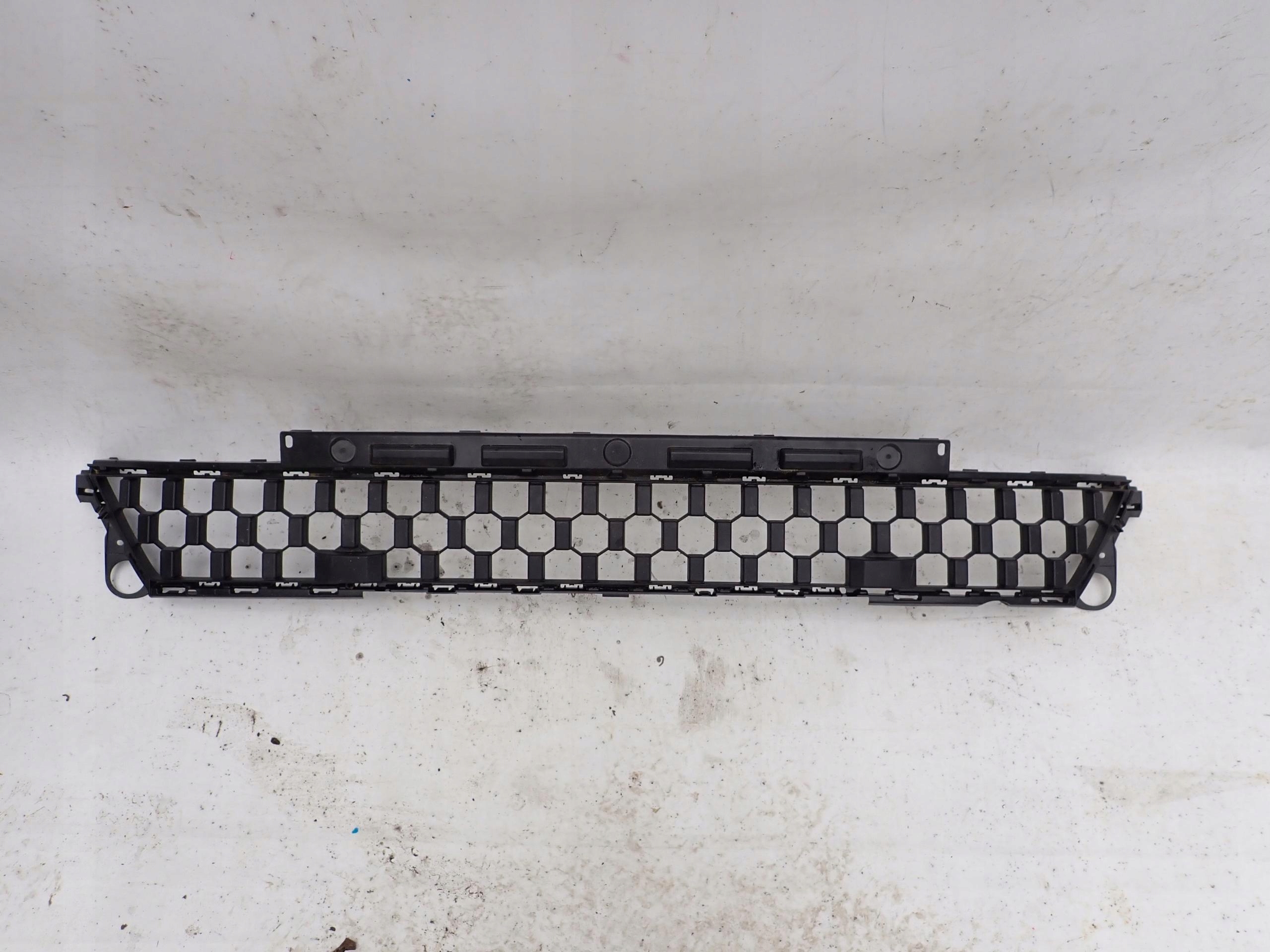RENAULT MEGANE E-TECH 22- grid of a bumper front front central