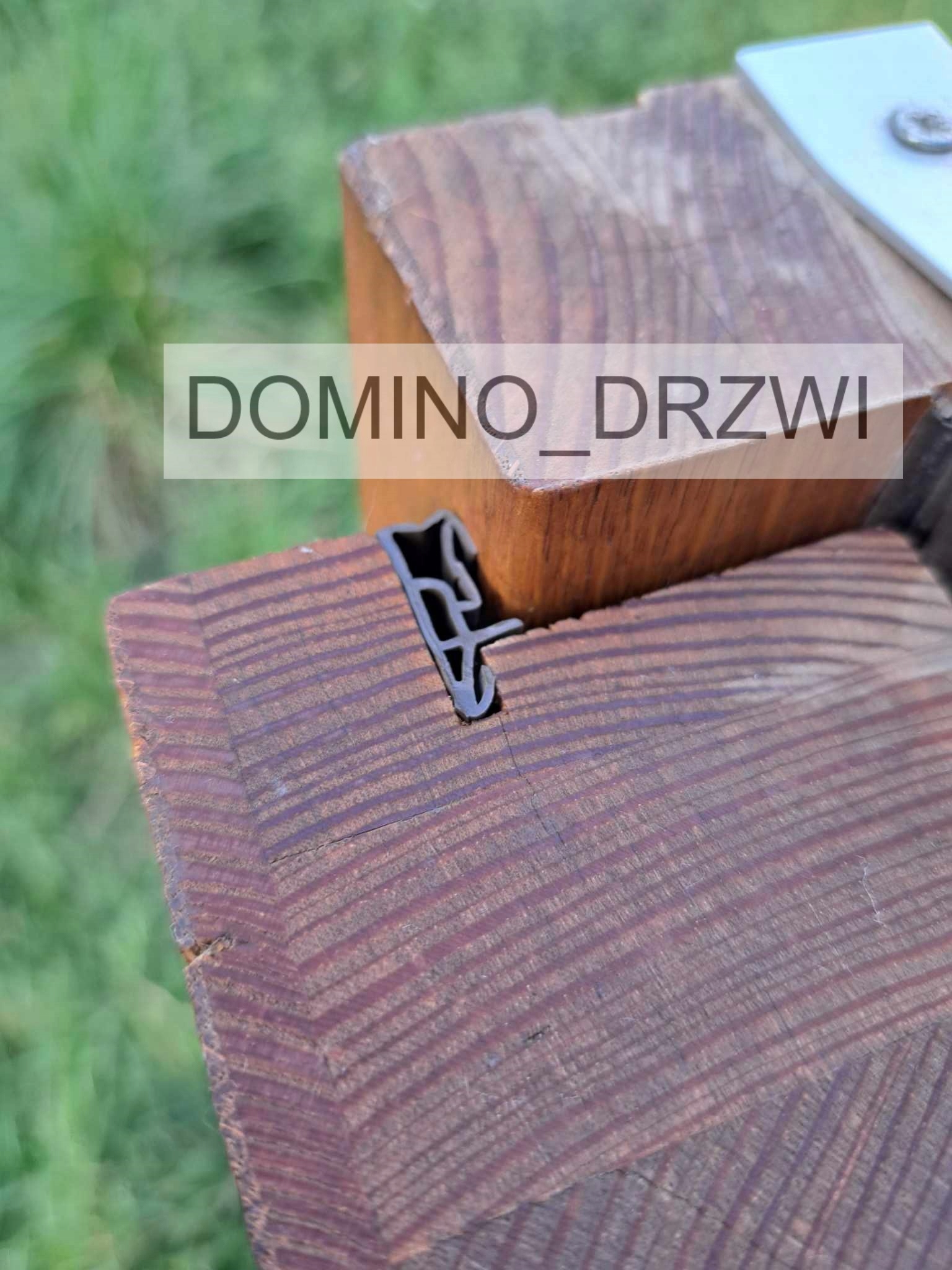 USZCZELKA 5005 DRZWI ZEWNĘTRZNE BRĄZ RUSTYKALNY 6 mb Kolor brązowa