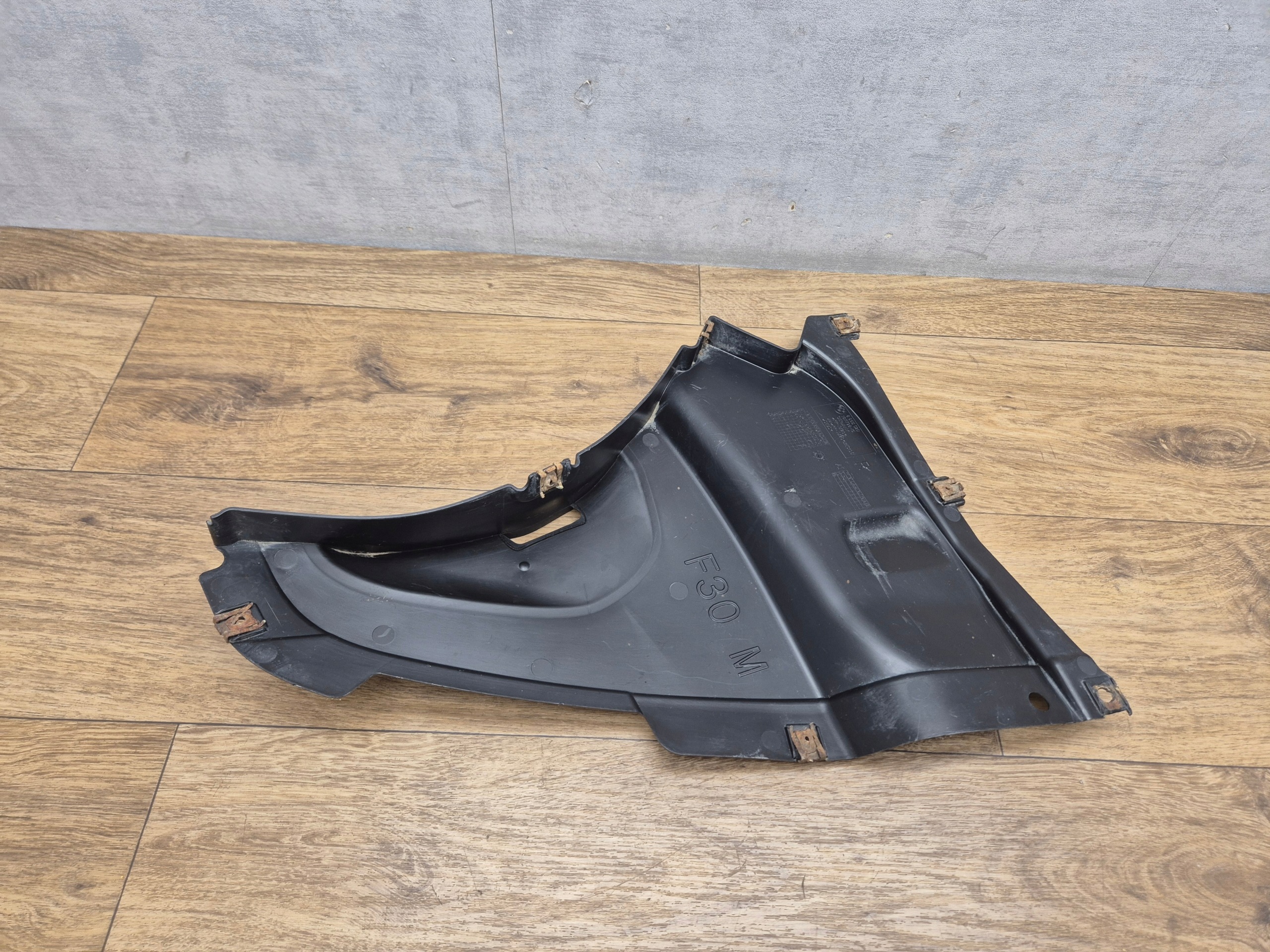 BMW 3 F30 F31 triangle mudguard right cover lower front m-packet 8055020