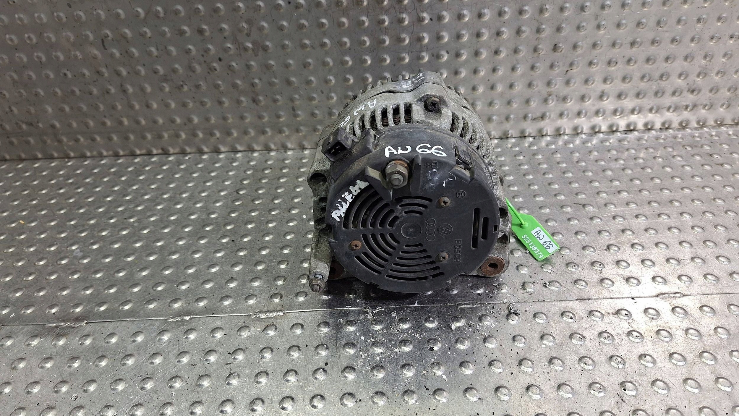 alternatore 70A 037903025B AUDI A3 8L LEON e GOLF IV BORA OCTAVIA e 1.4 1.6