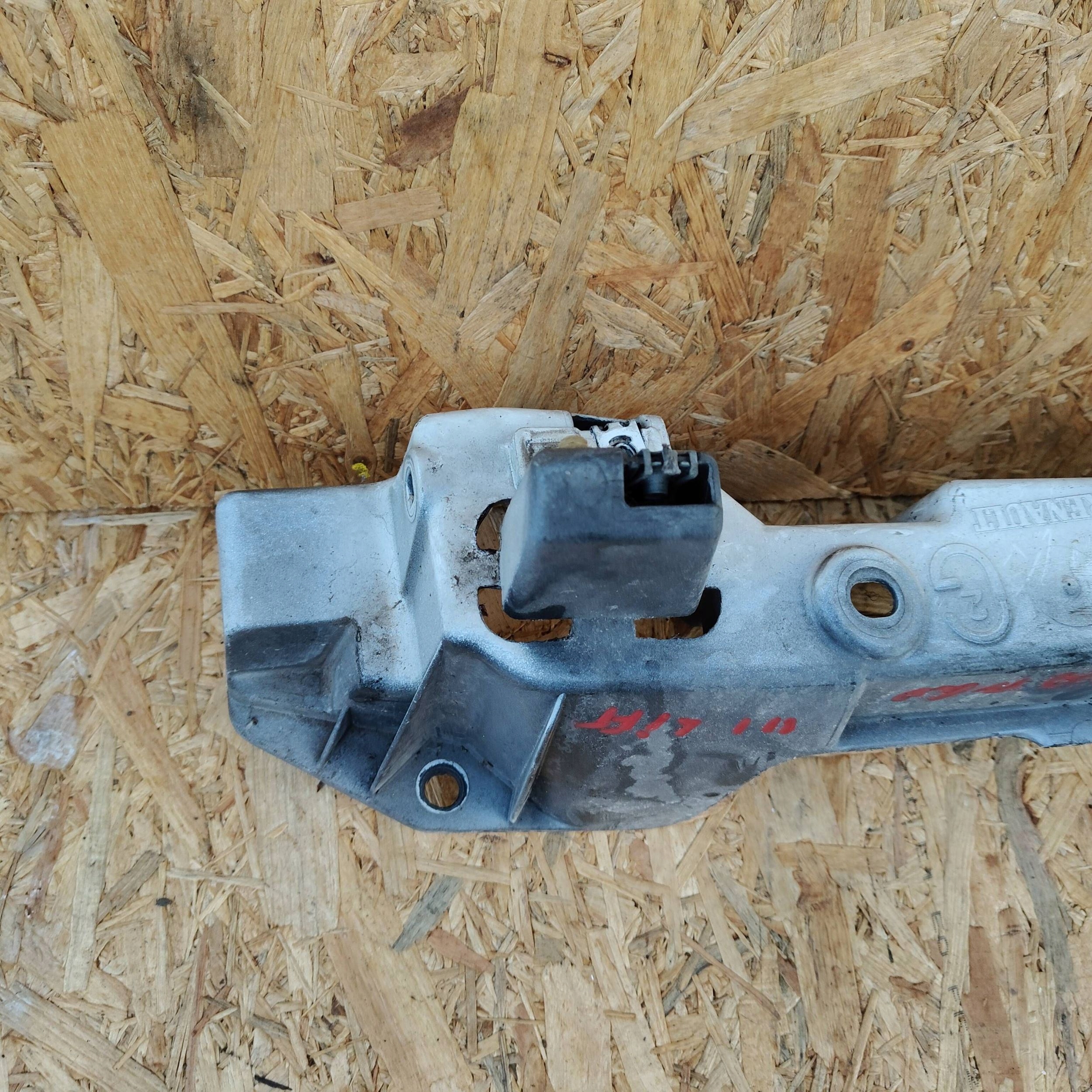 Support plaque Aile Avant Bouche buse Gauche Renault Kangoo II 631232841R