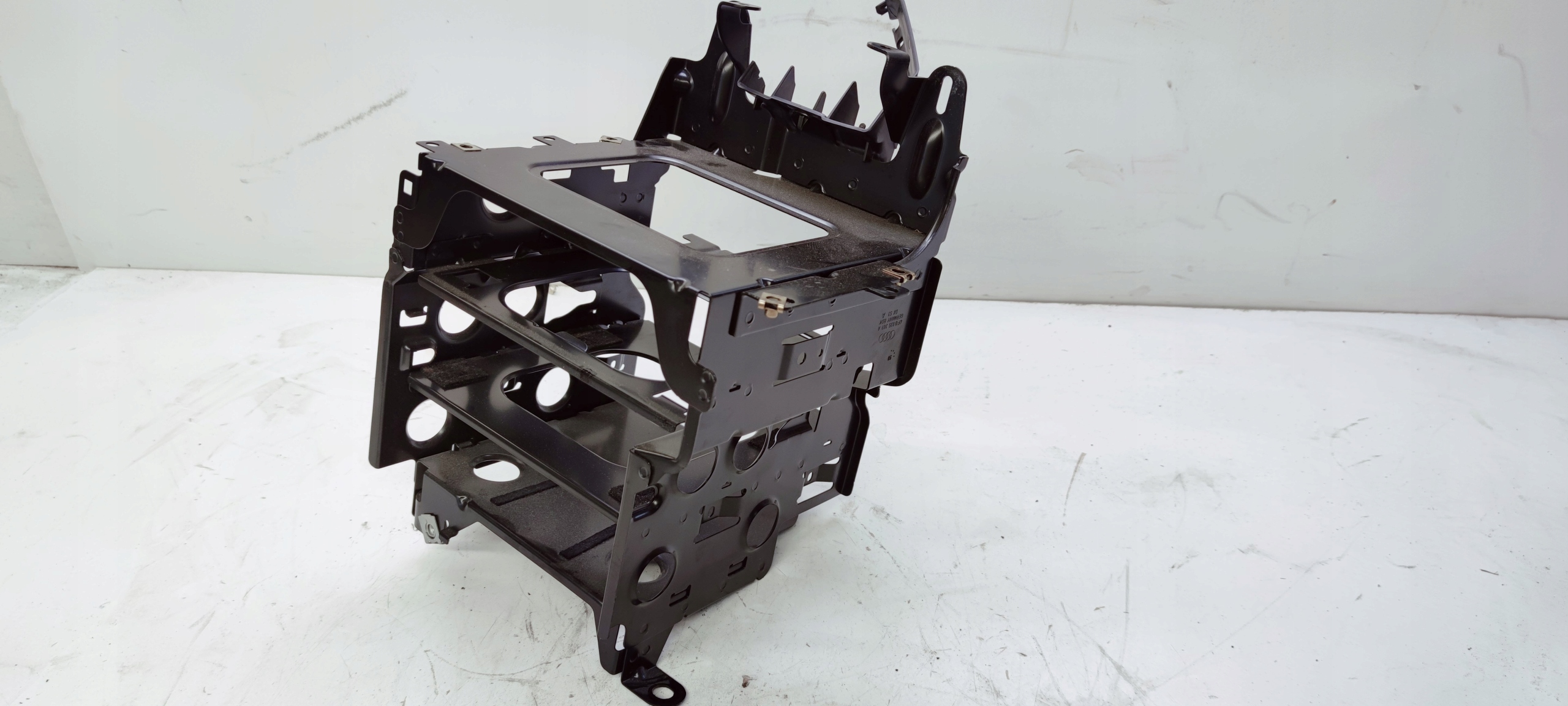 PANIER SUPPORT PLAQUE ZMIENIARKI TUNERA A6 C6 4F0035209A