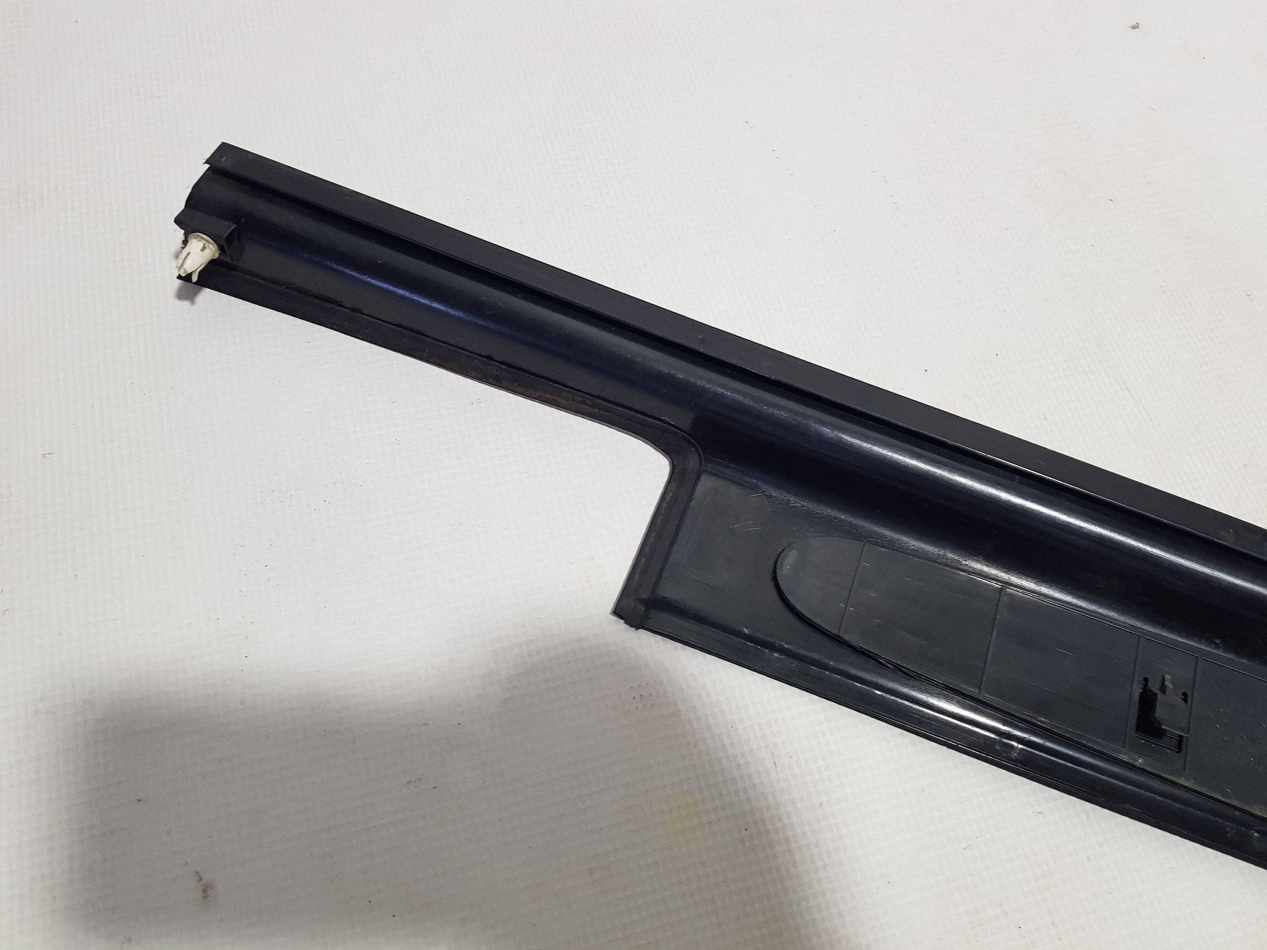 cap threshold moulding front side left Mercedes CLK W209 A2096800135