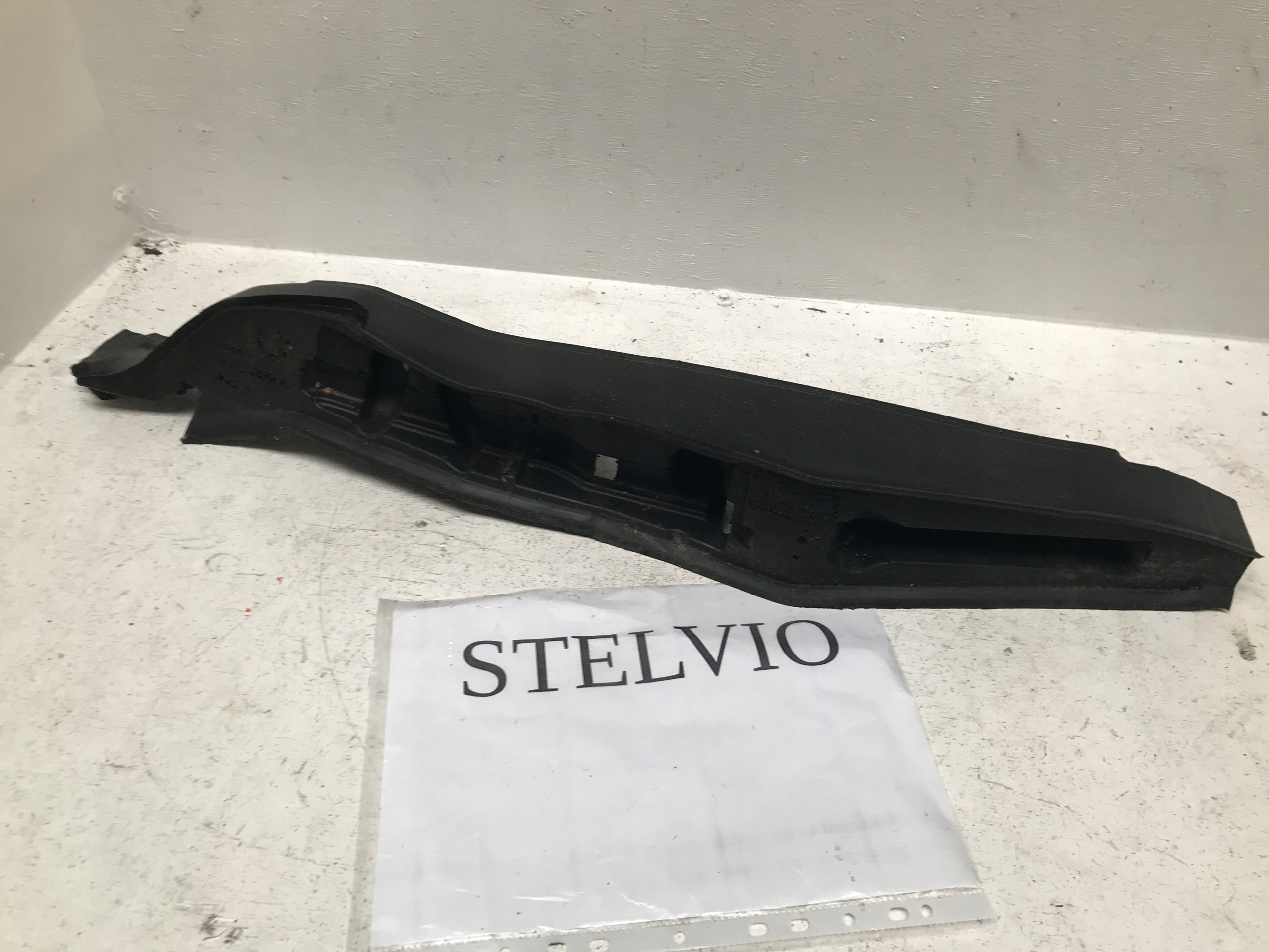 WYGŁUSZENIE BŁOTNIKA 50559403 L ALFA ROMEO STELVIO