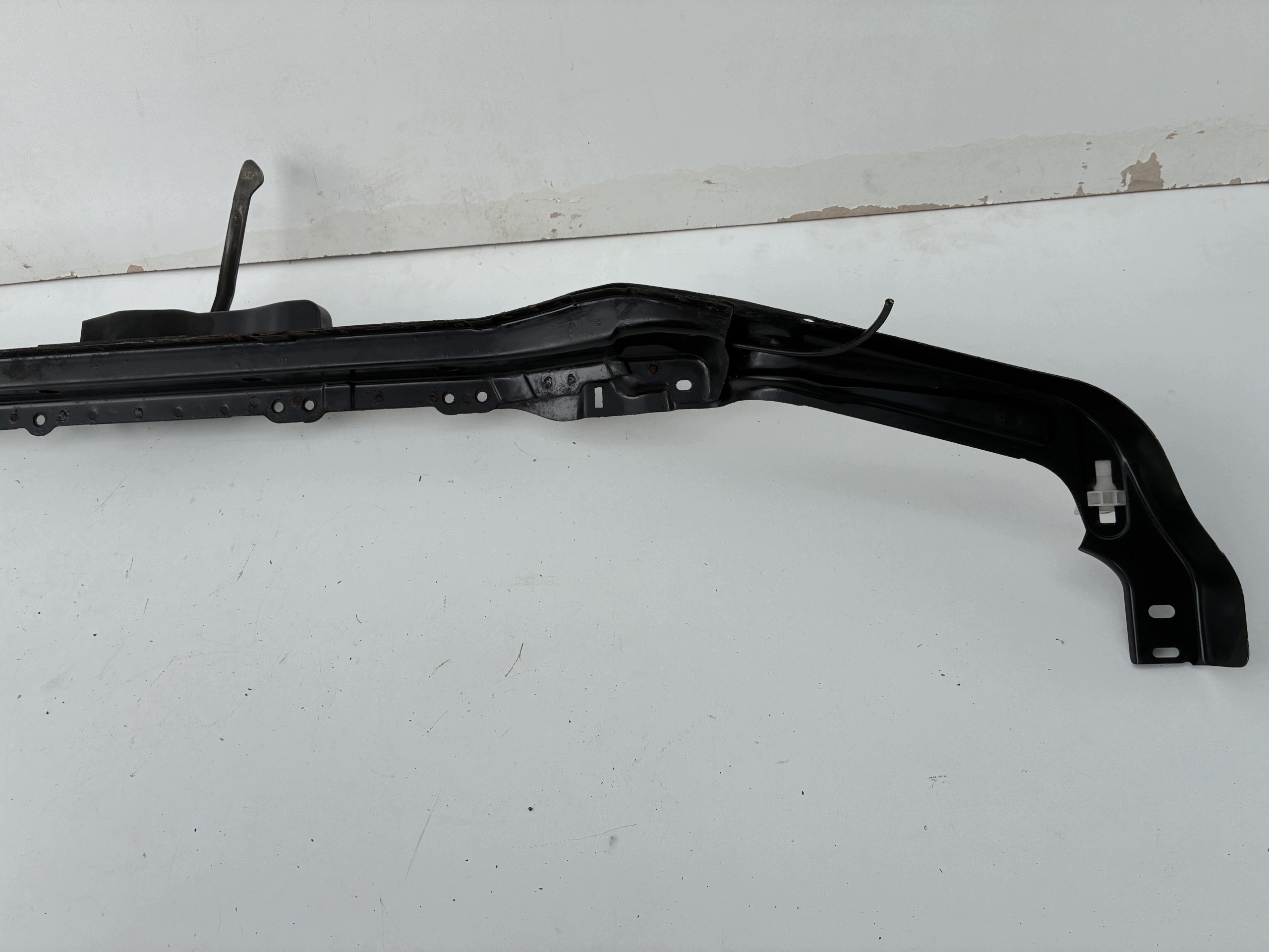 support panel for radiators pillar upper sider lock Citroen C4 Picasso and 06-13r =OEM=