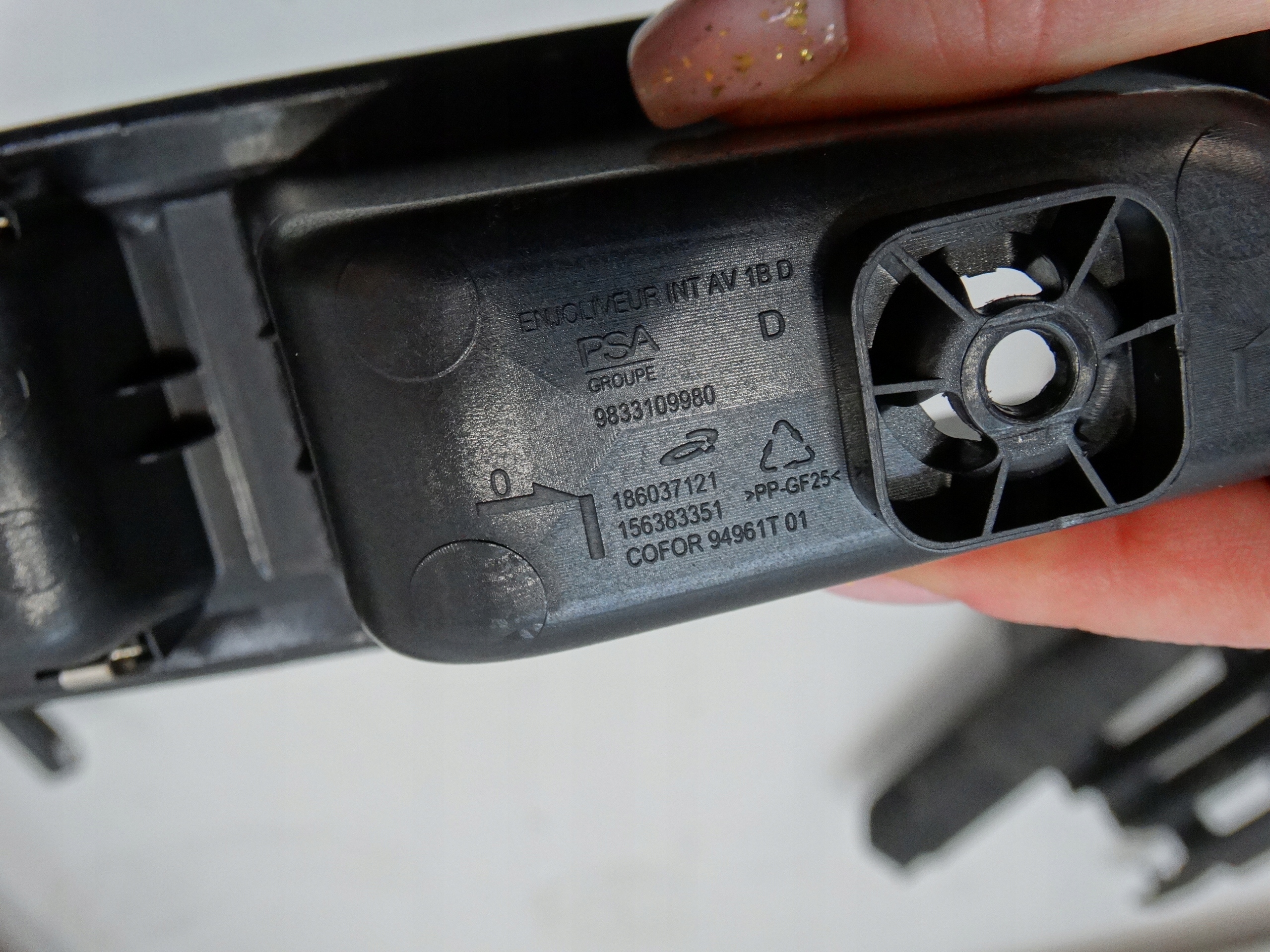 switch PANEL of the window right front CITROEN C4 III 9833109980 2020R.