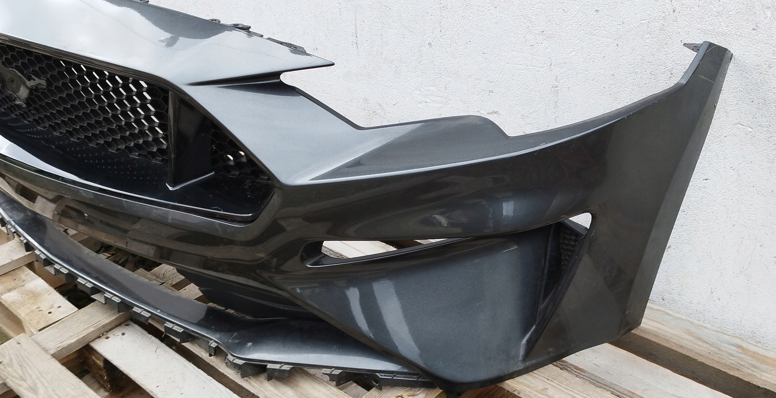FORD MUSTANG VI LIFT GT 5.0 2018 - front bumper front JR3B-17C331-BDW